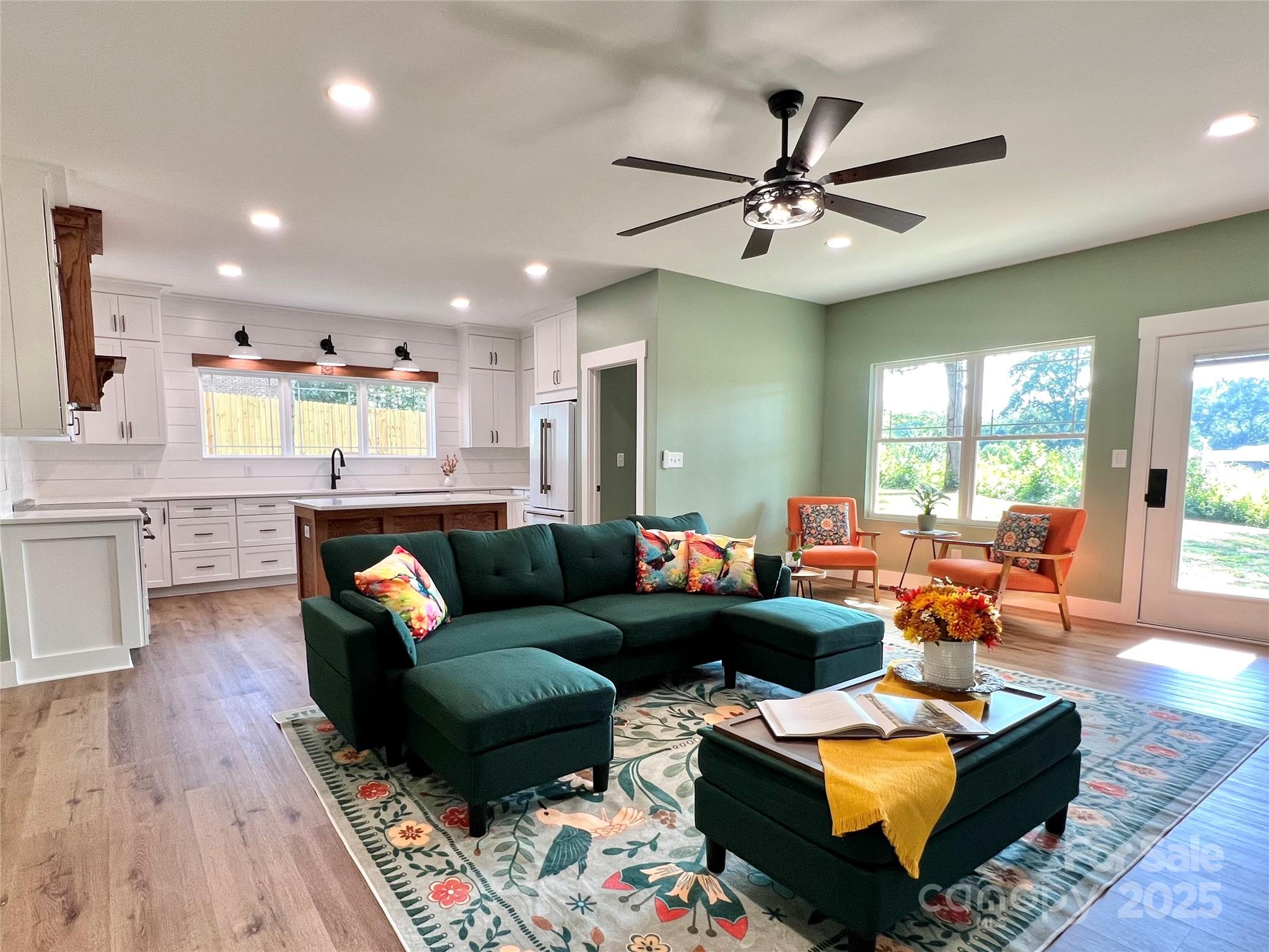 property viewer photo 4