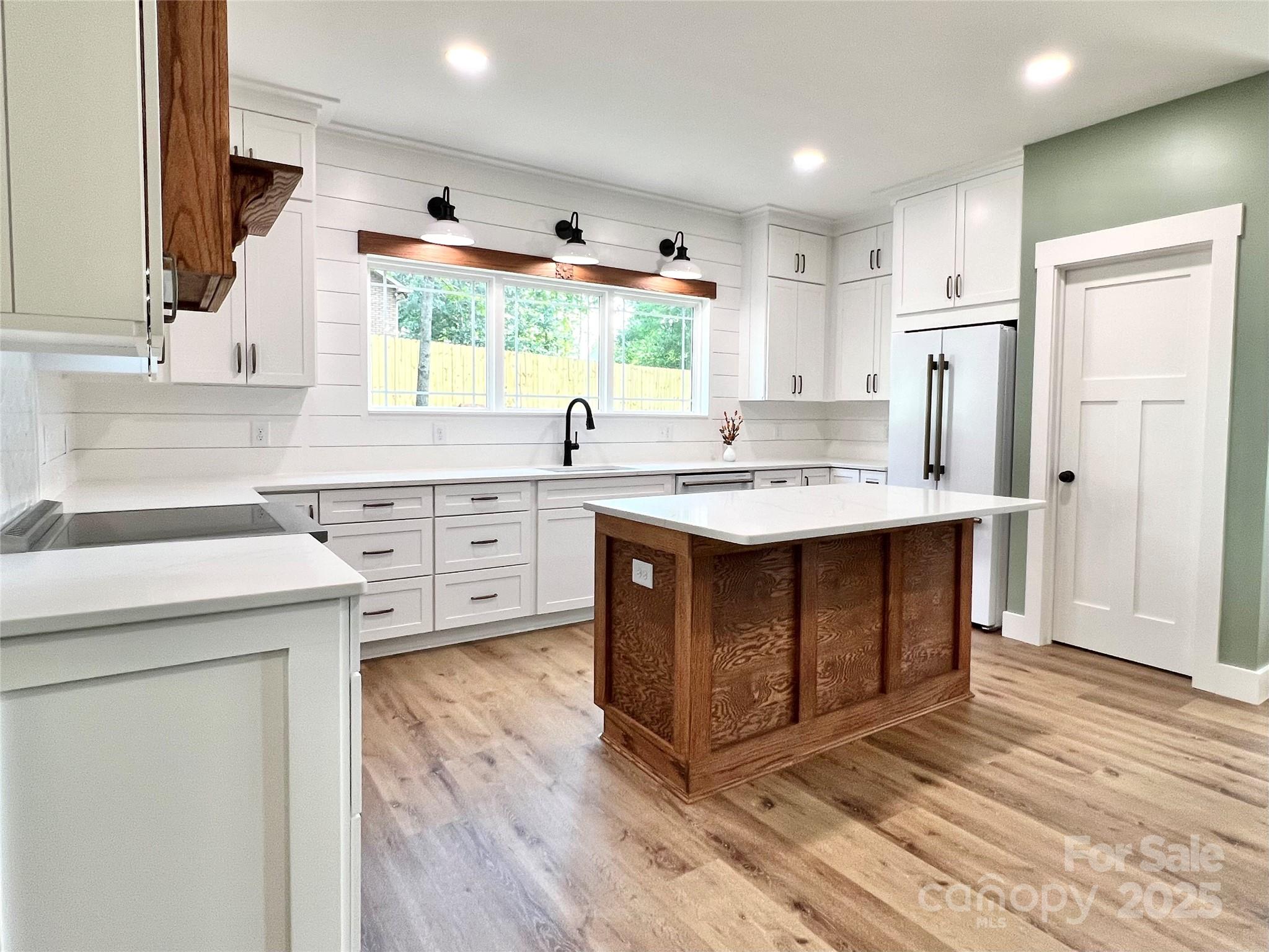 property viewer photo 7