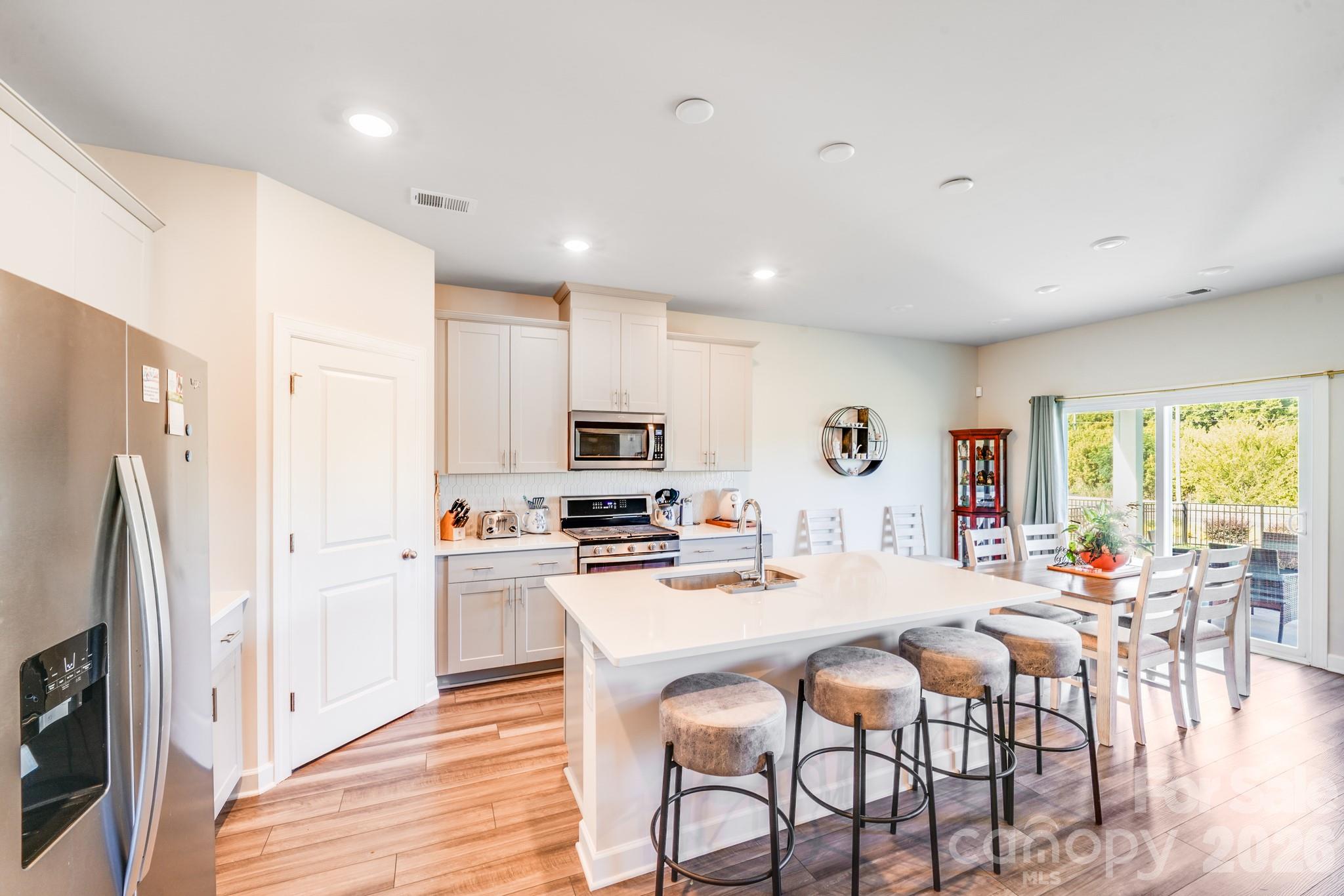 property viewer photo 12