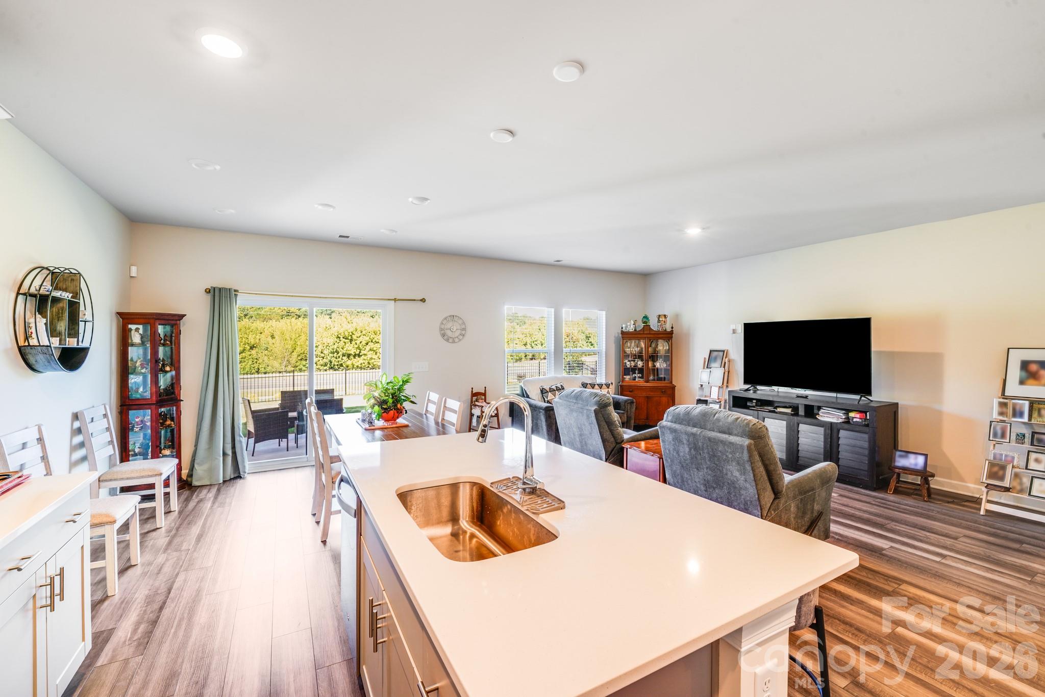 property viewer photo 14