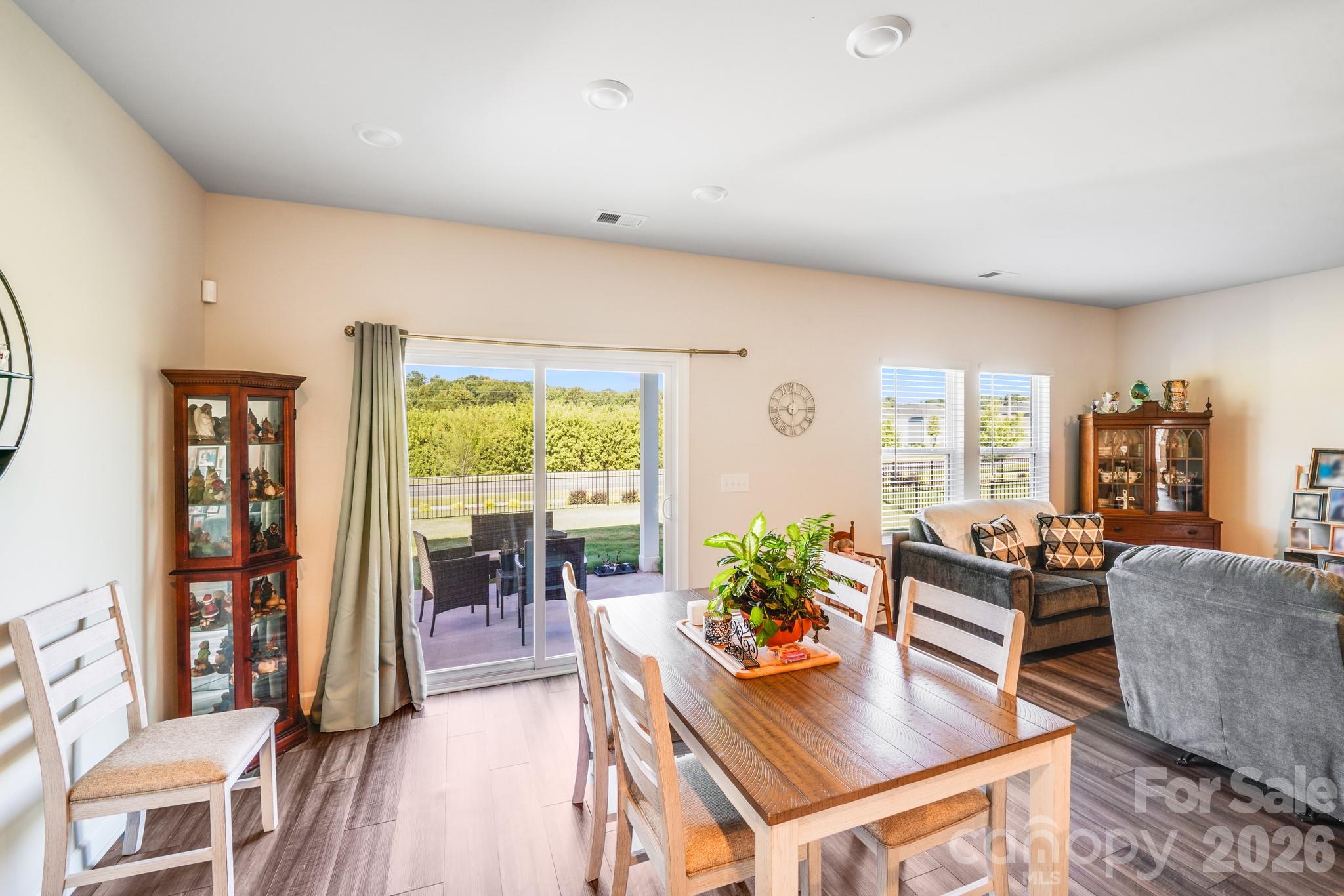 property viewer photo 16