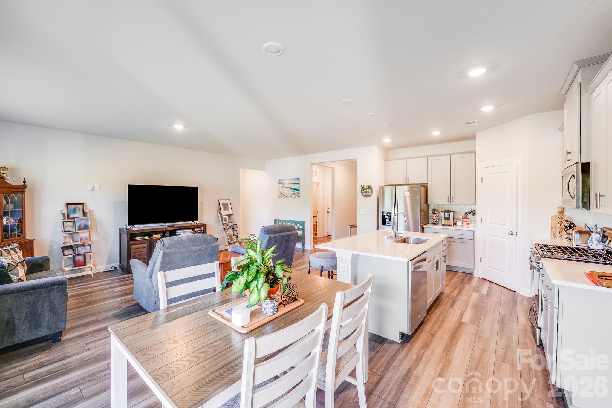 property viewer photo 17