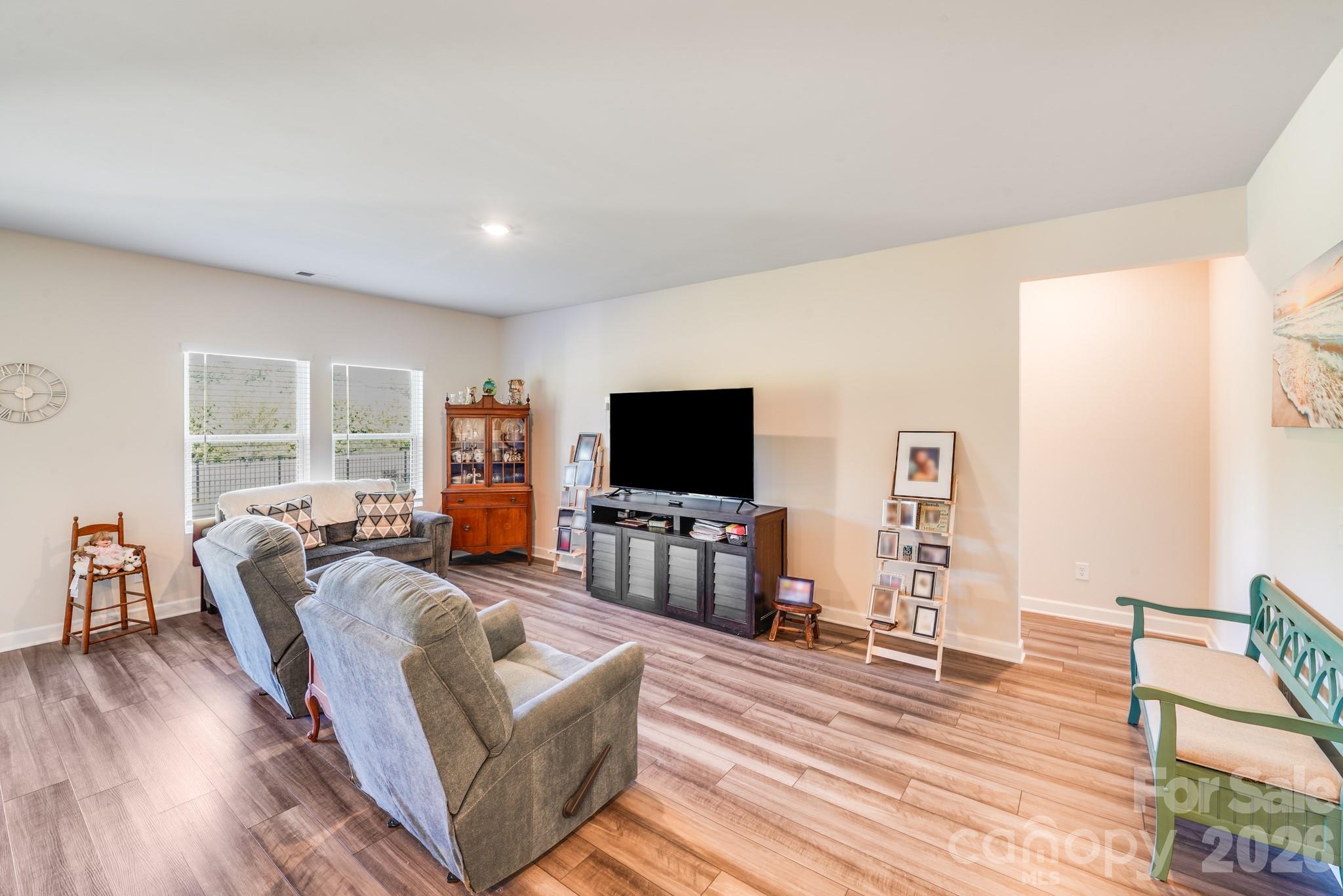 property viewer photo 8