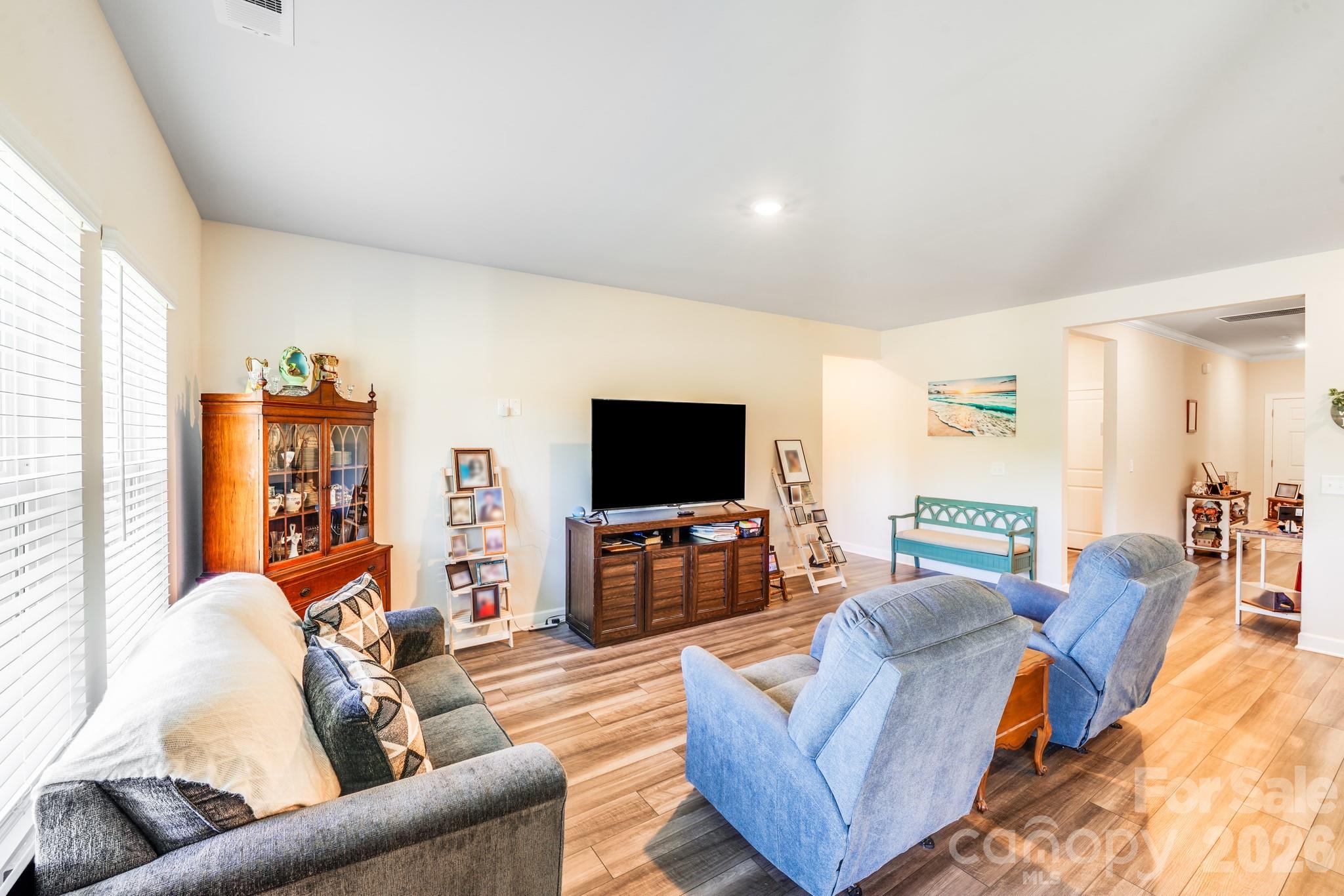 property viewer photo 9
