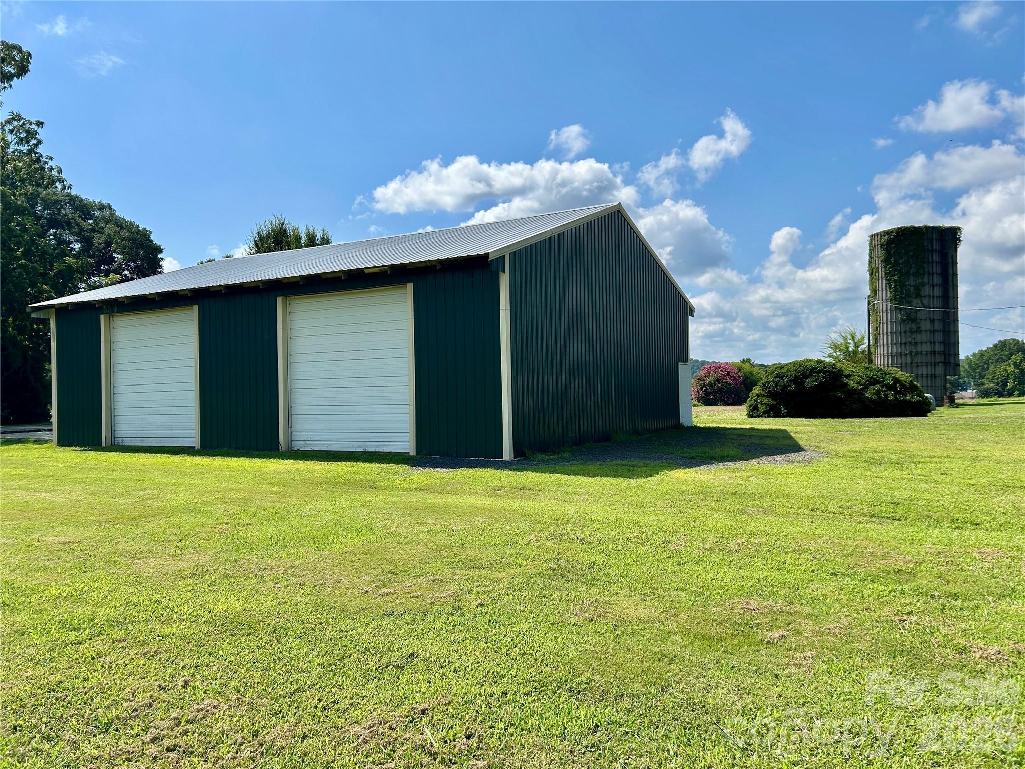 main property photo 36