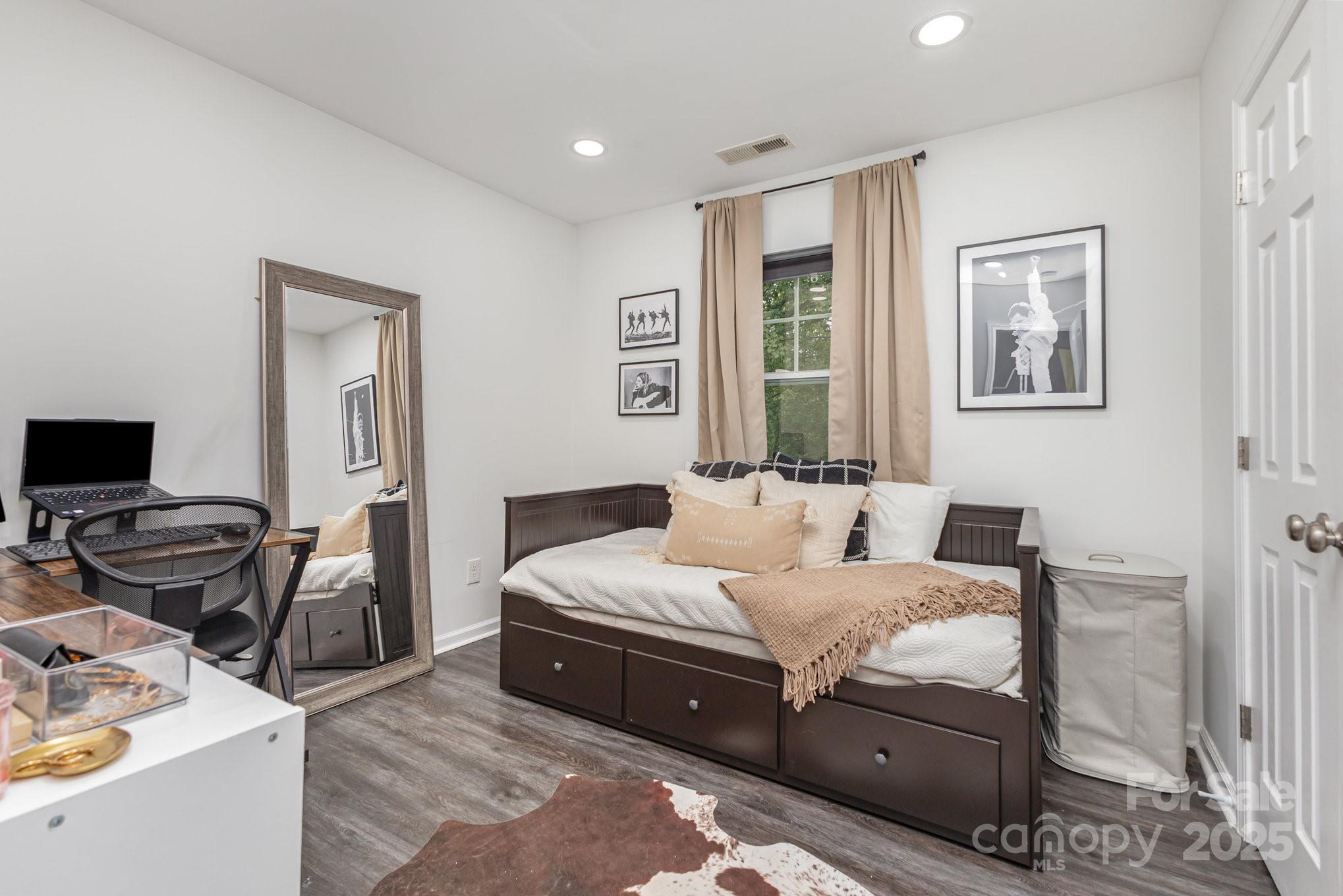 property viewer photo 15