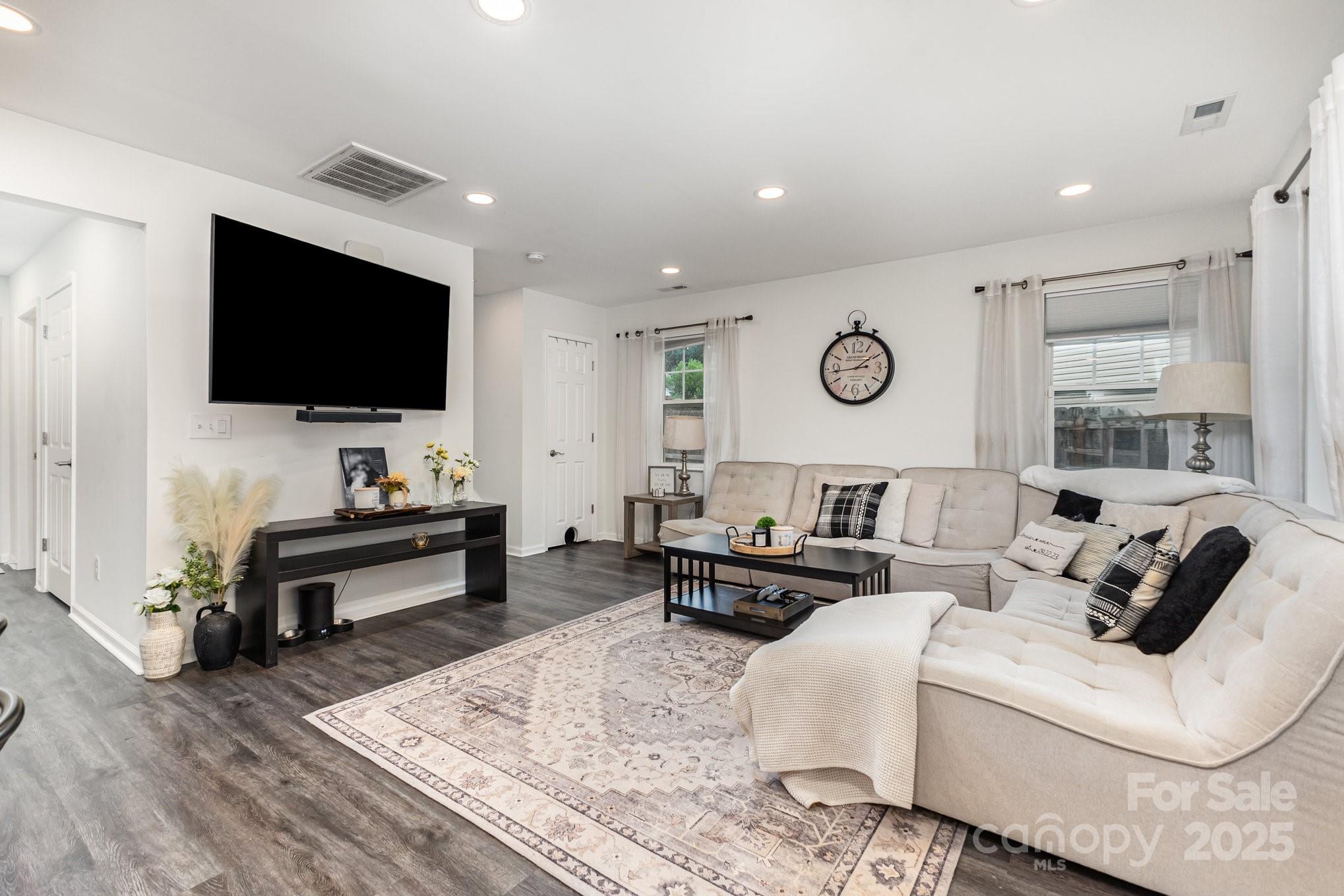 property viewer photo 6