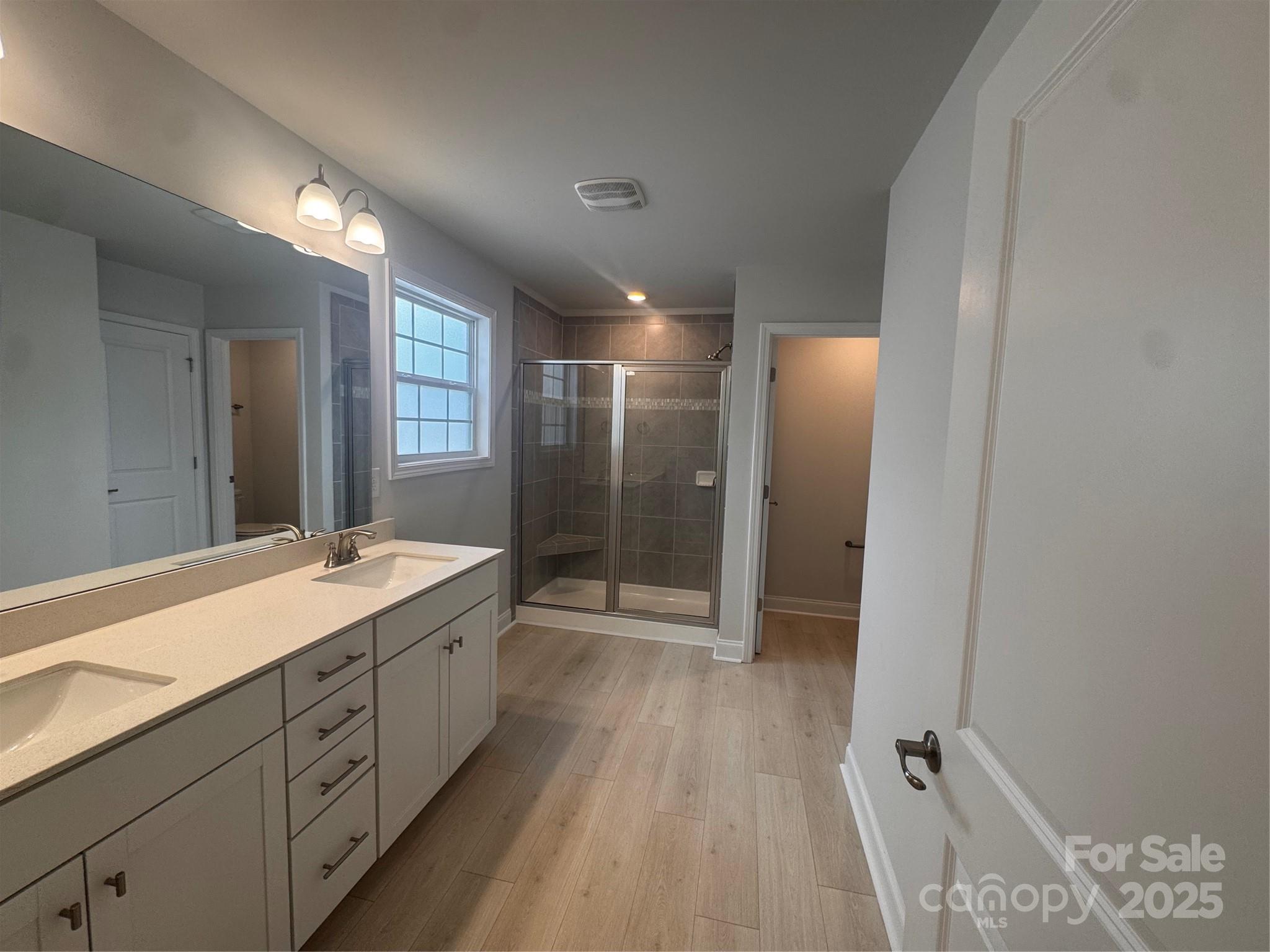 property viewer photo 16