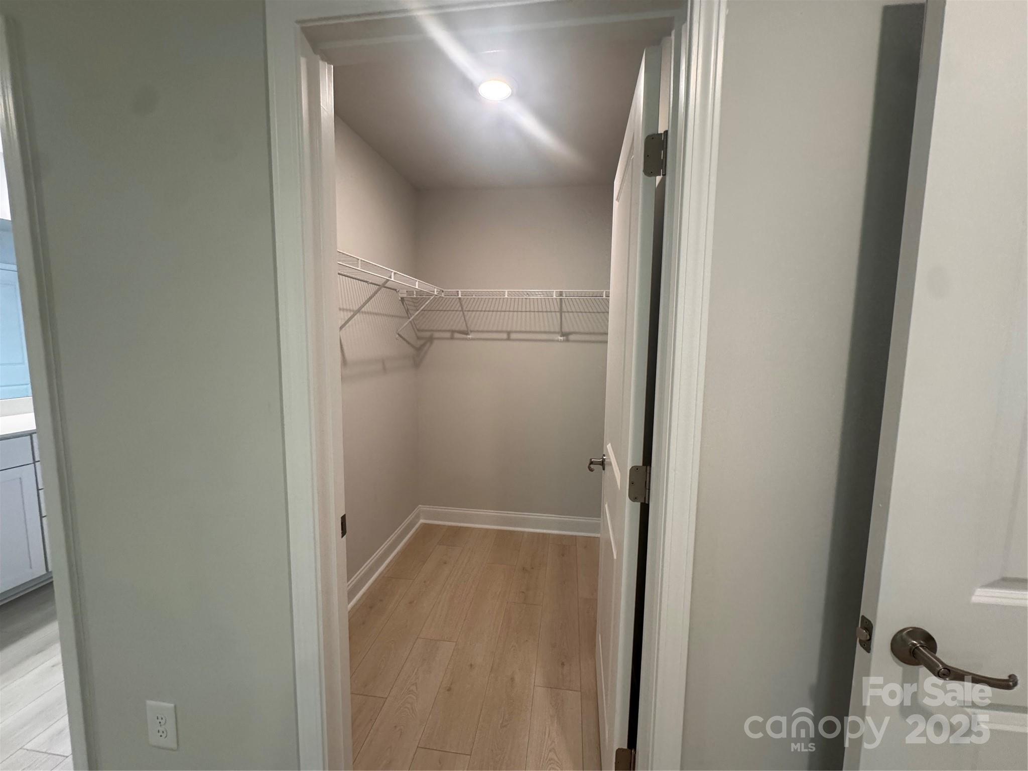 property viewer photo 17