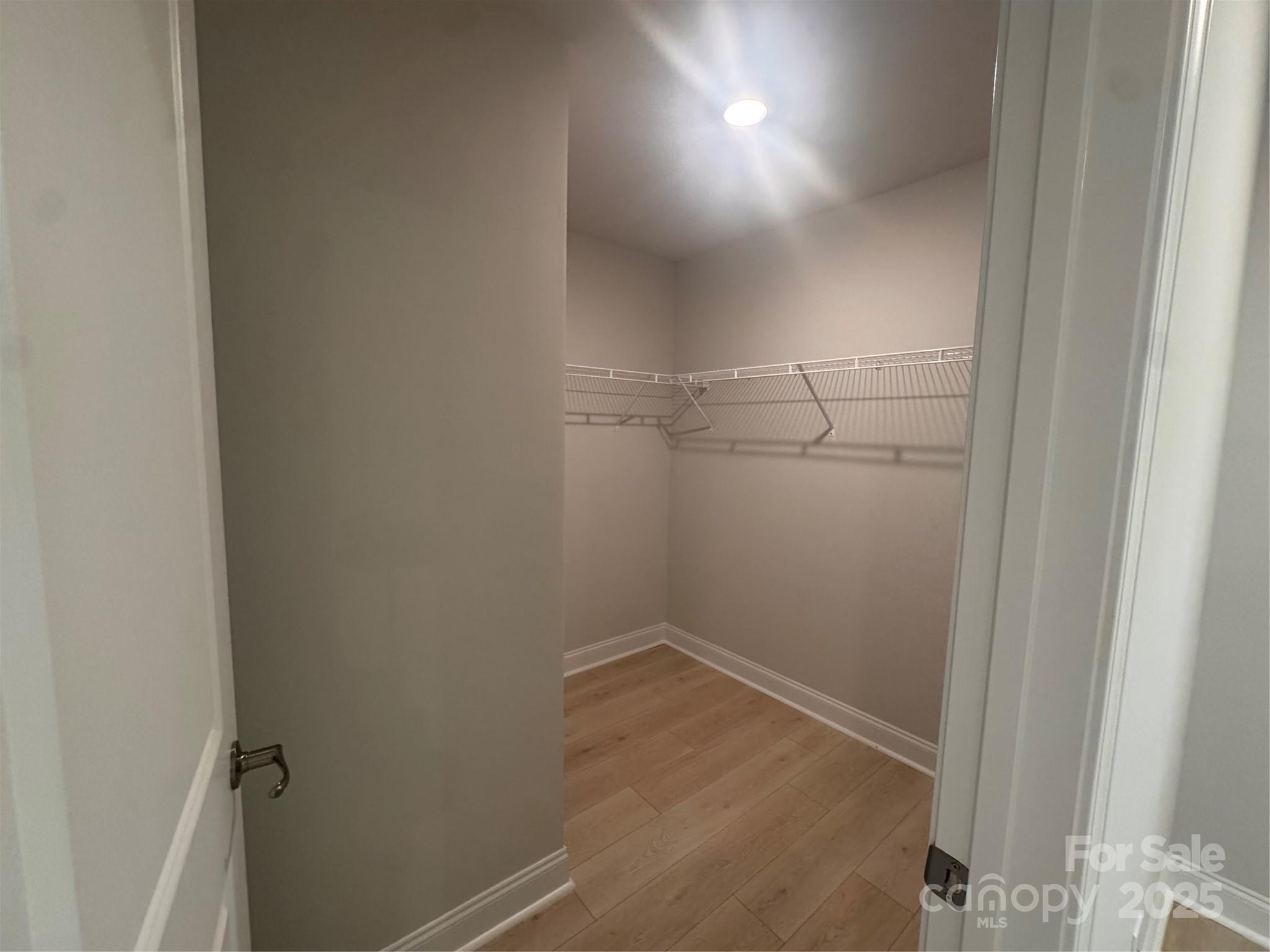 property viewer photo 18