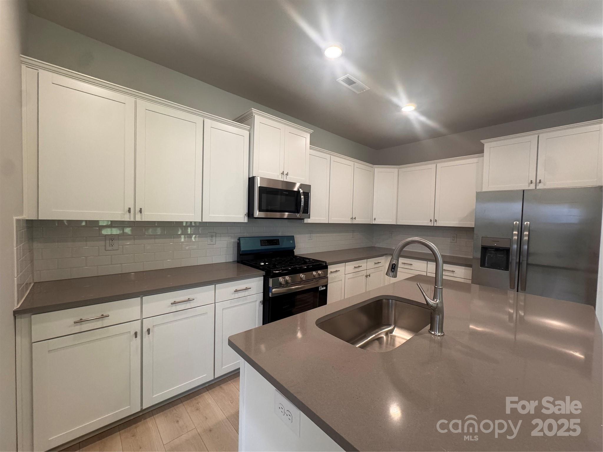 property viewer photo 4