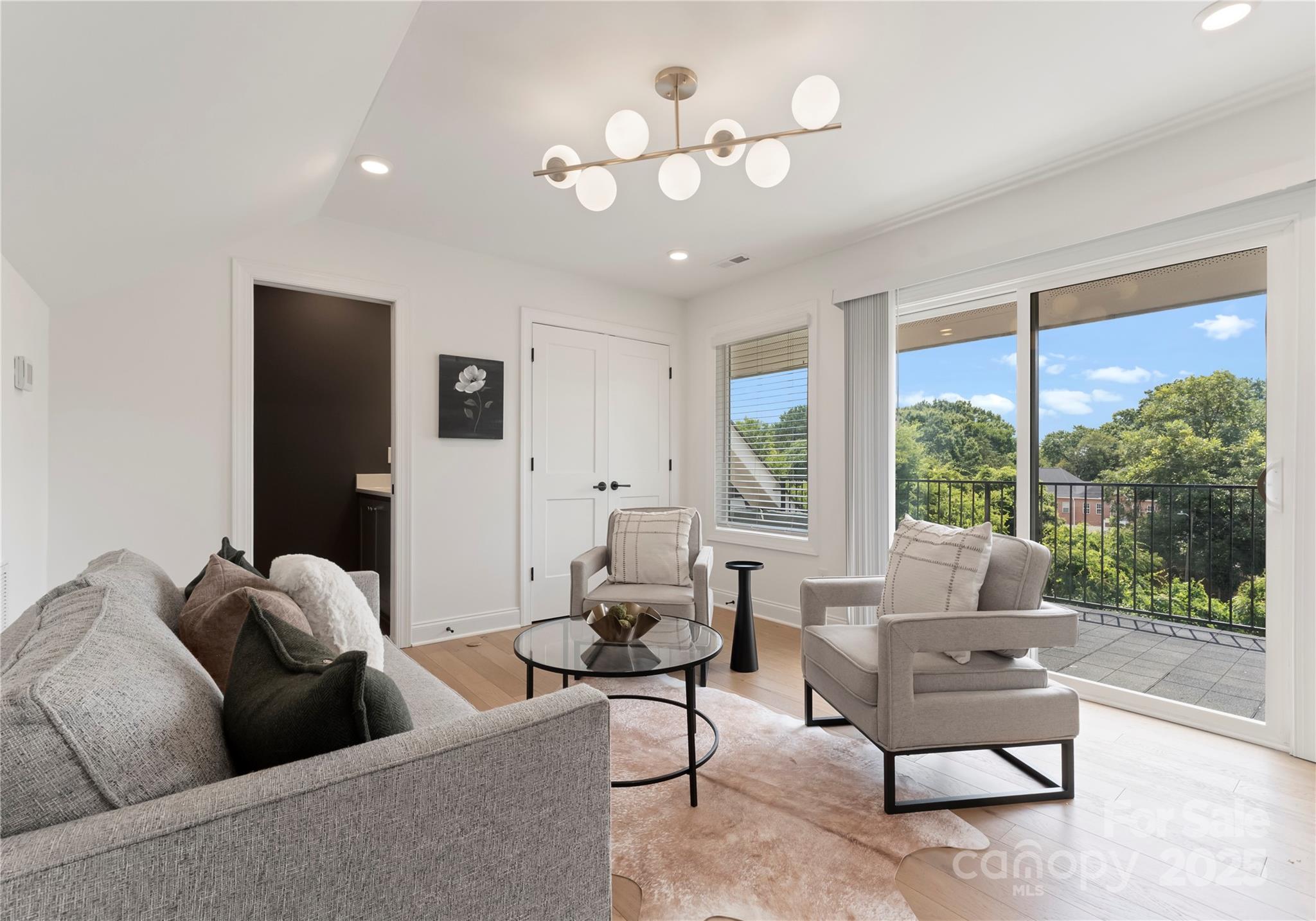 property viewer photo 19