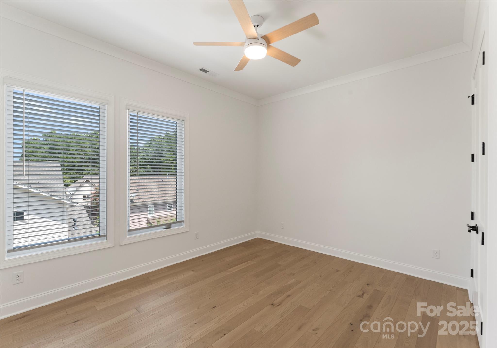 property viewer photo 29