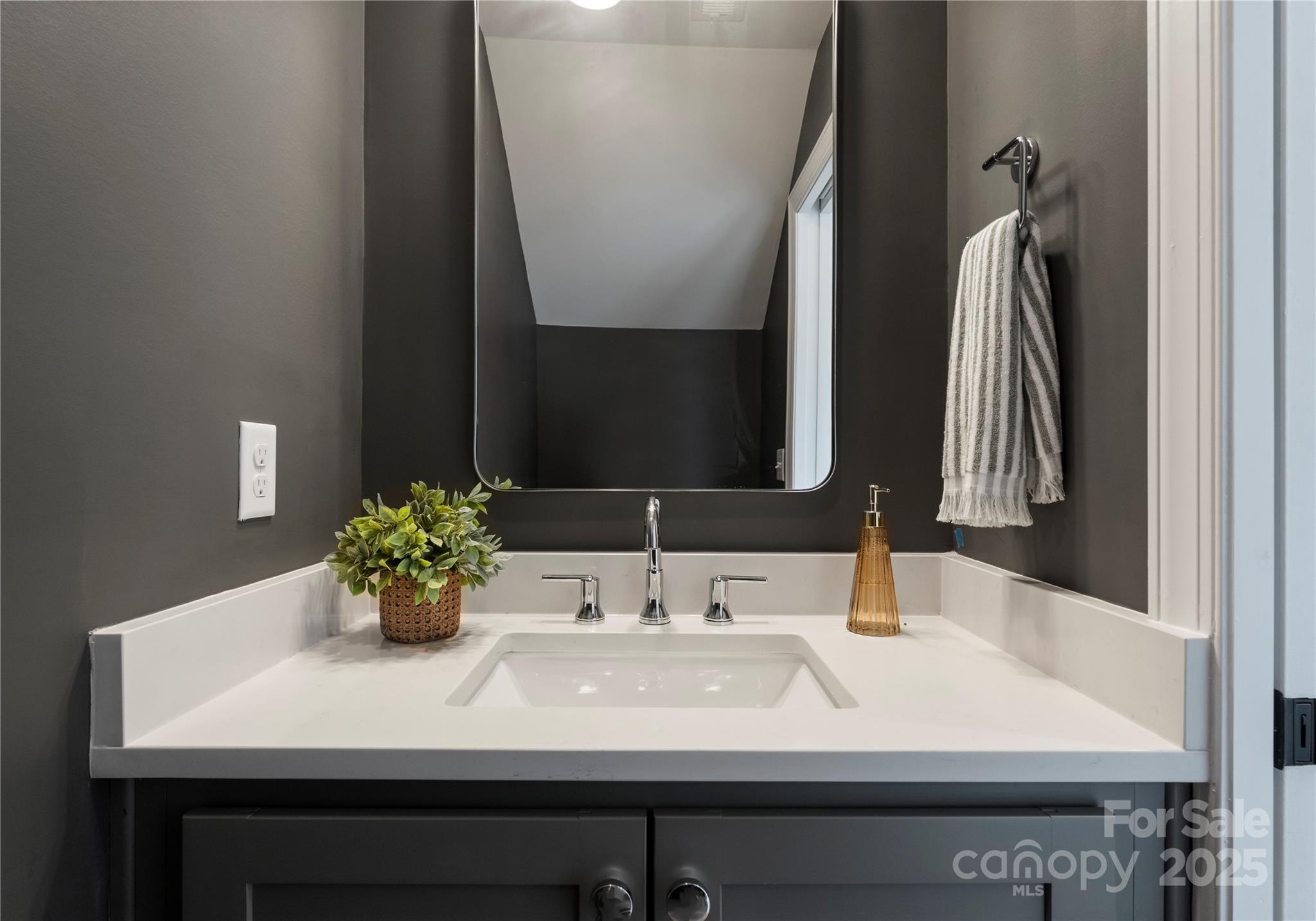 property viewer photo 30