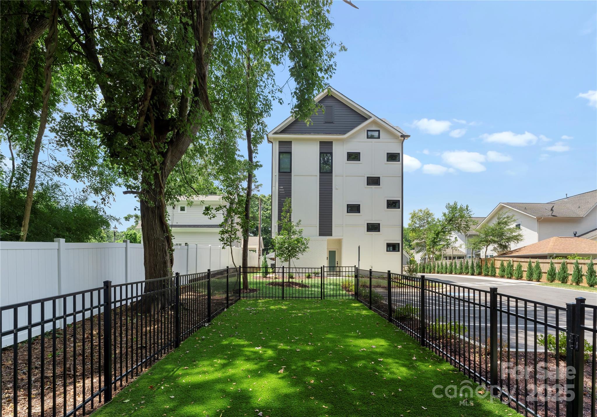 property viewer photo 37