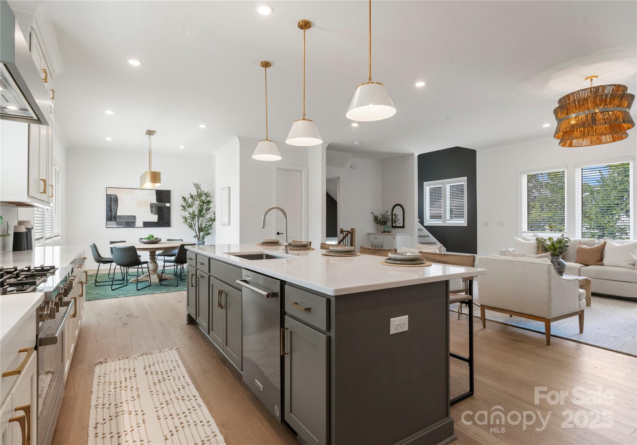 property viewer photo 6