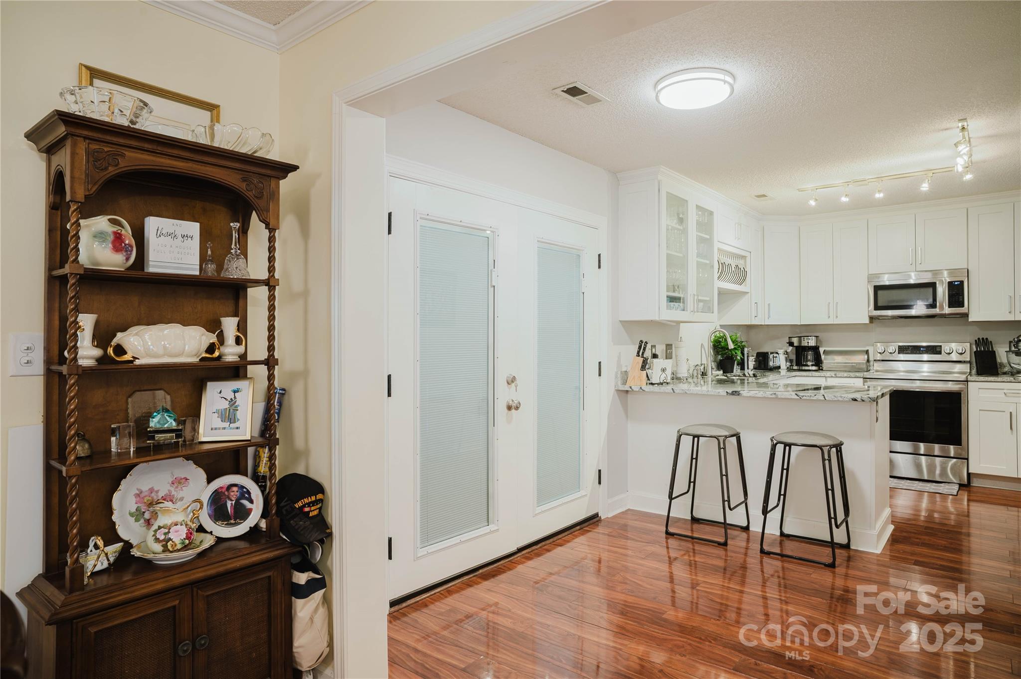 property viewer photo 10