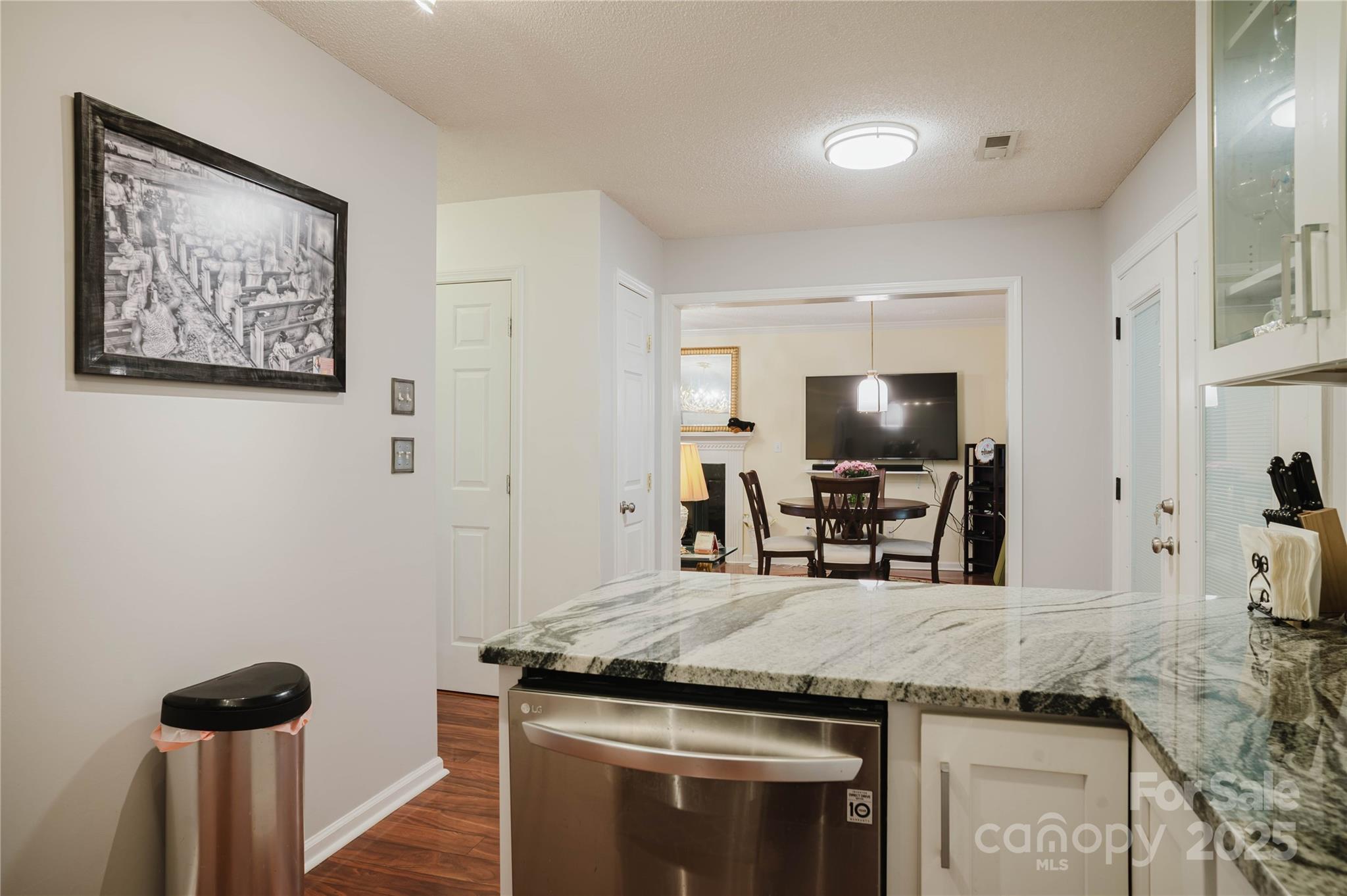 property viewer photo 15