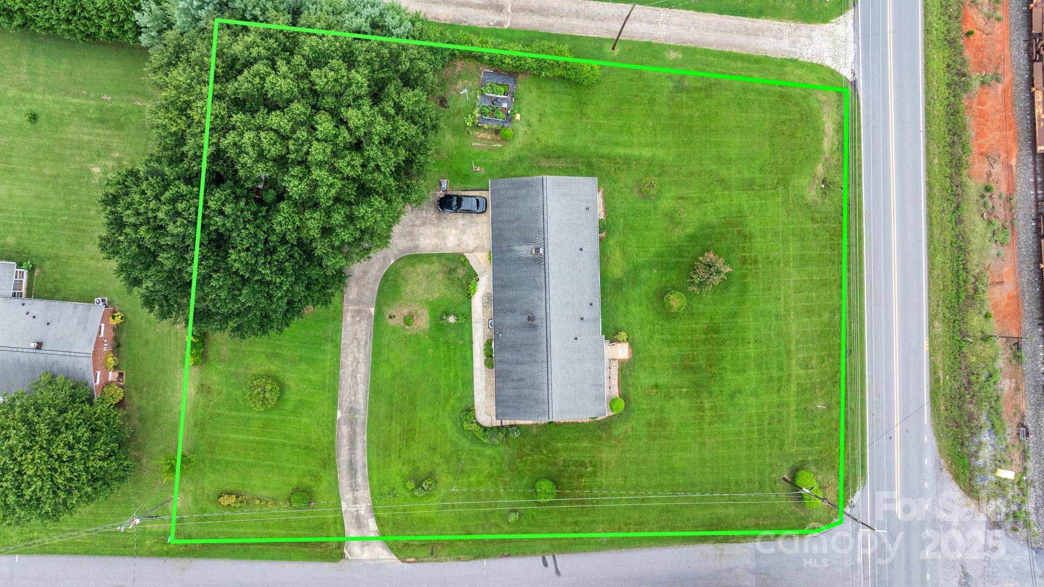 main property photo 33