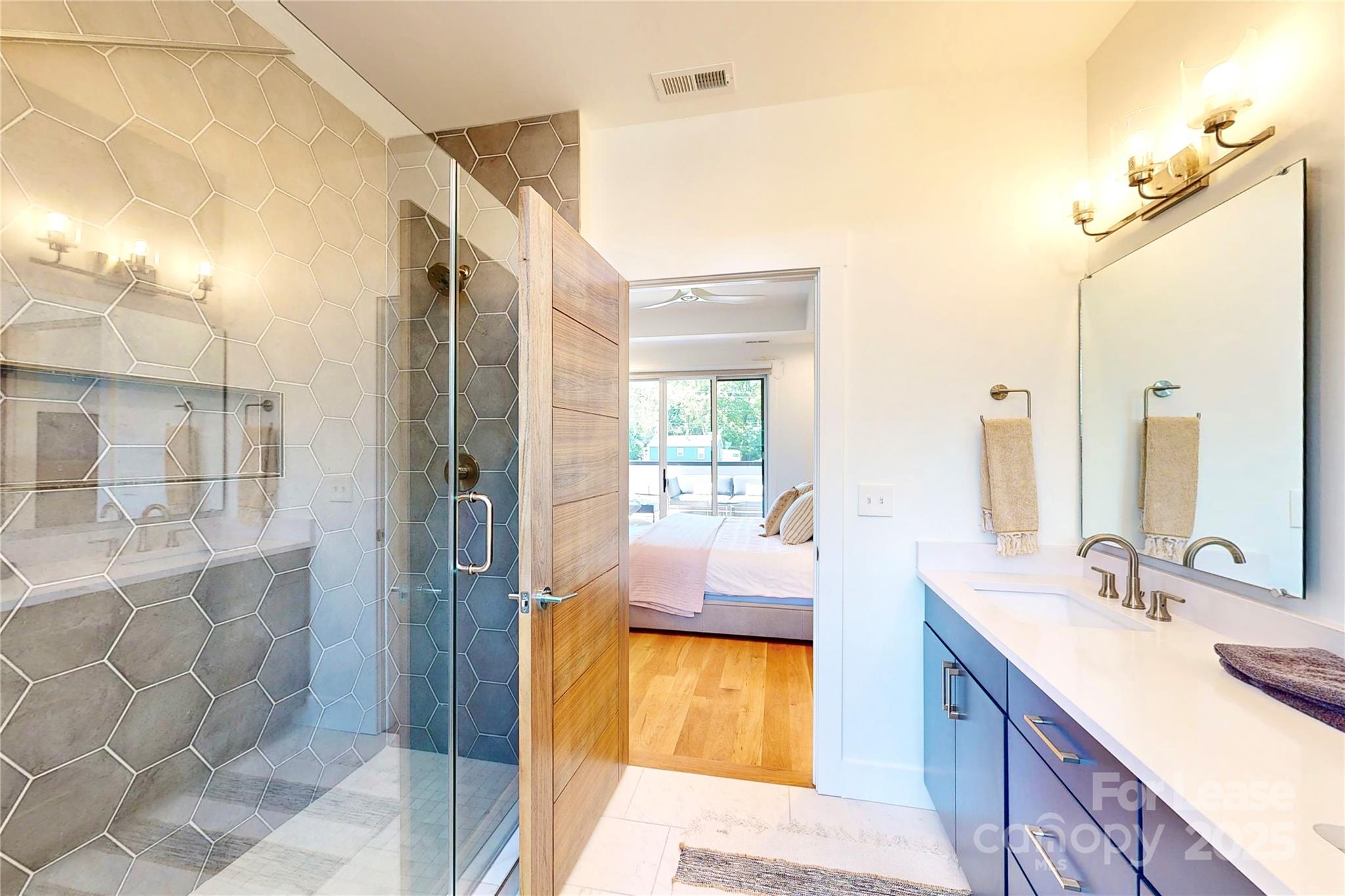 property viewer photo 17
