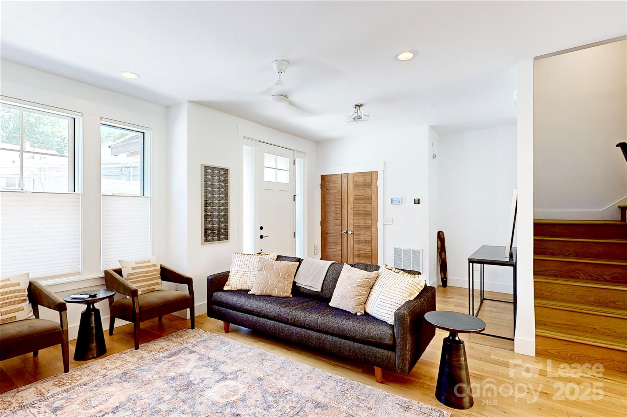 property viewer photo 3