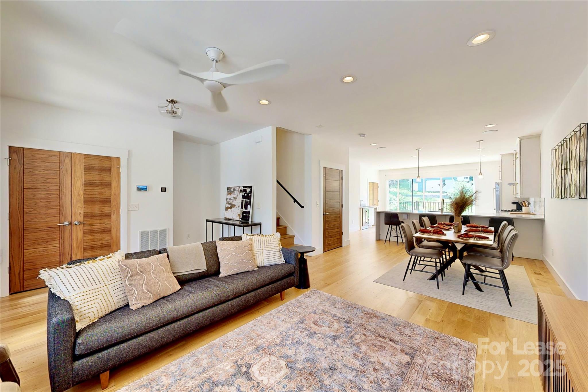 property viewer photo 4
