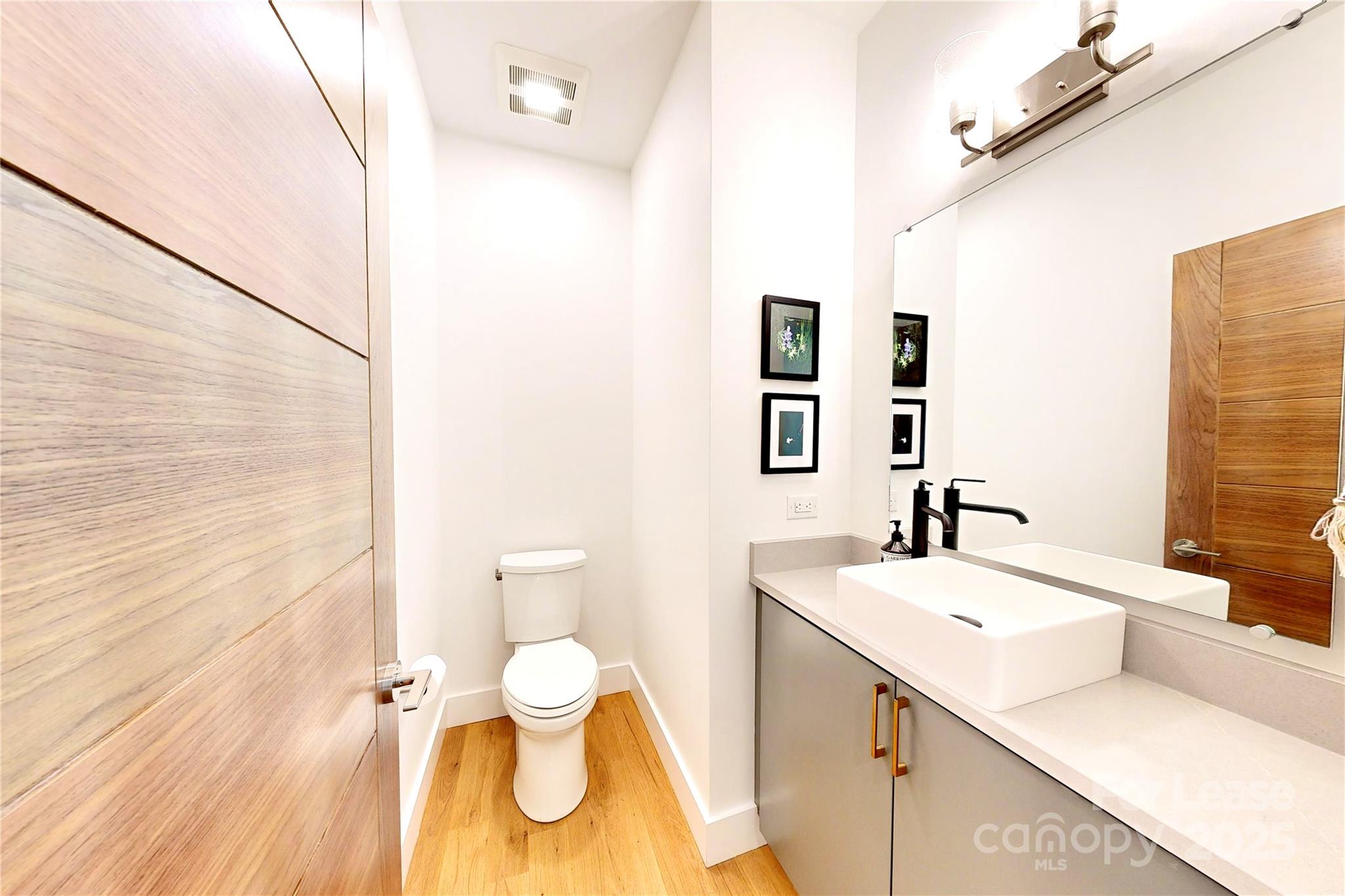 property viewer photo 7