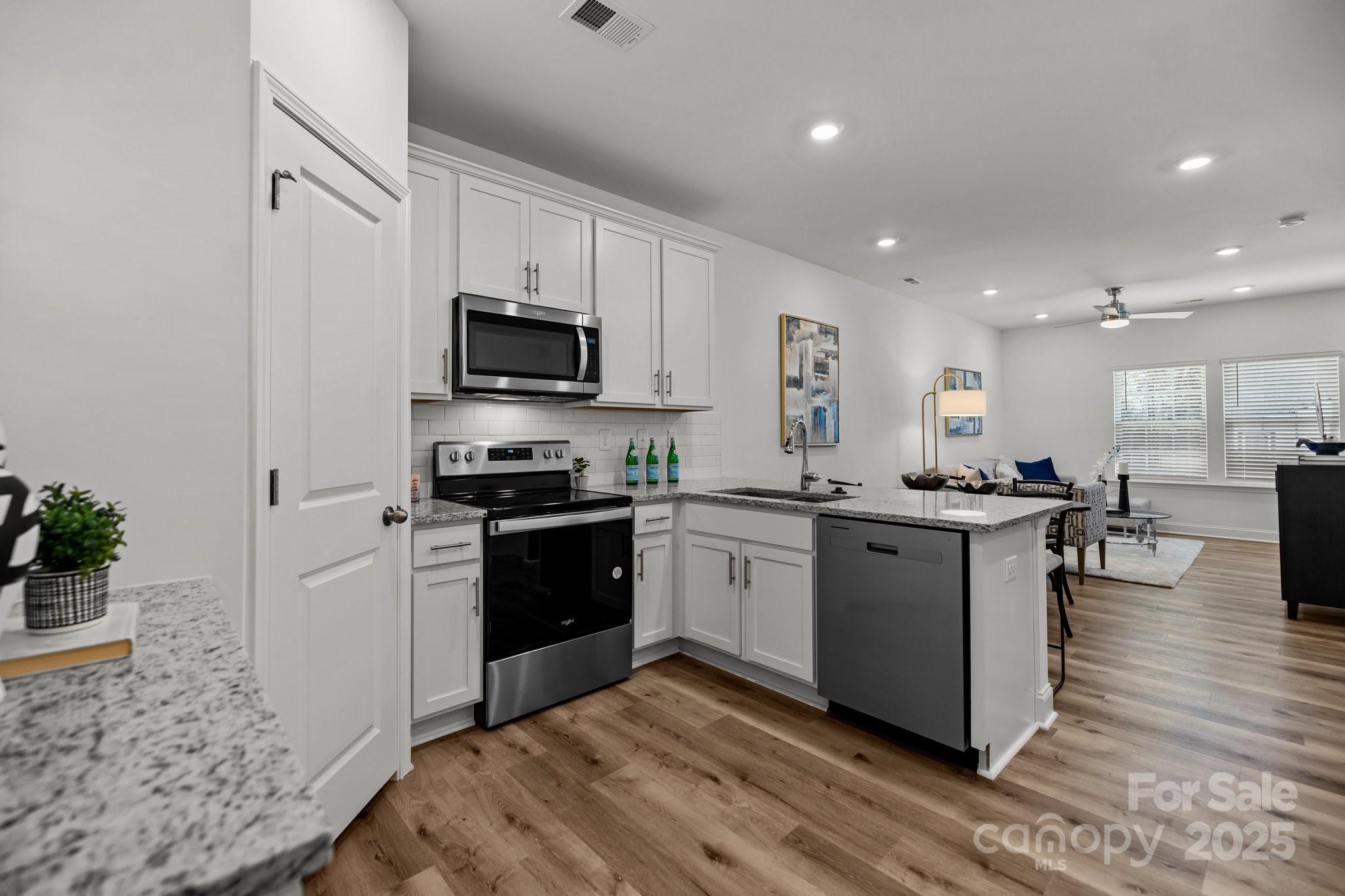 property viewer photo 3
