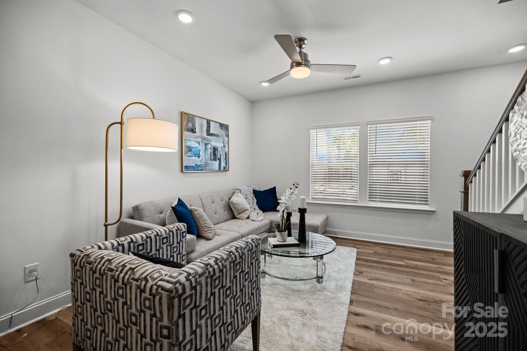 property viewer photo 7