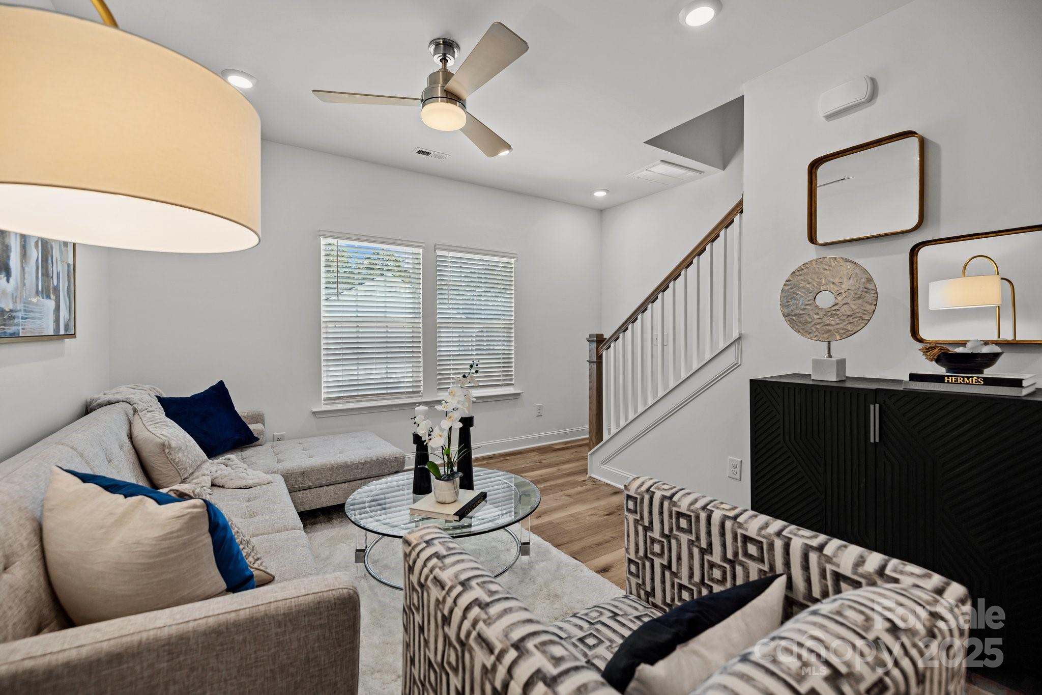 property viewer photo 8