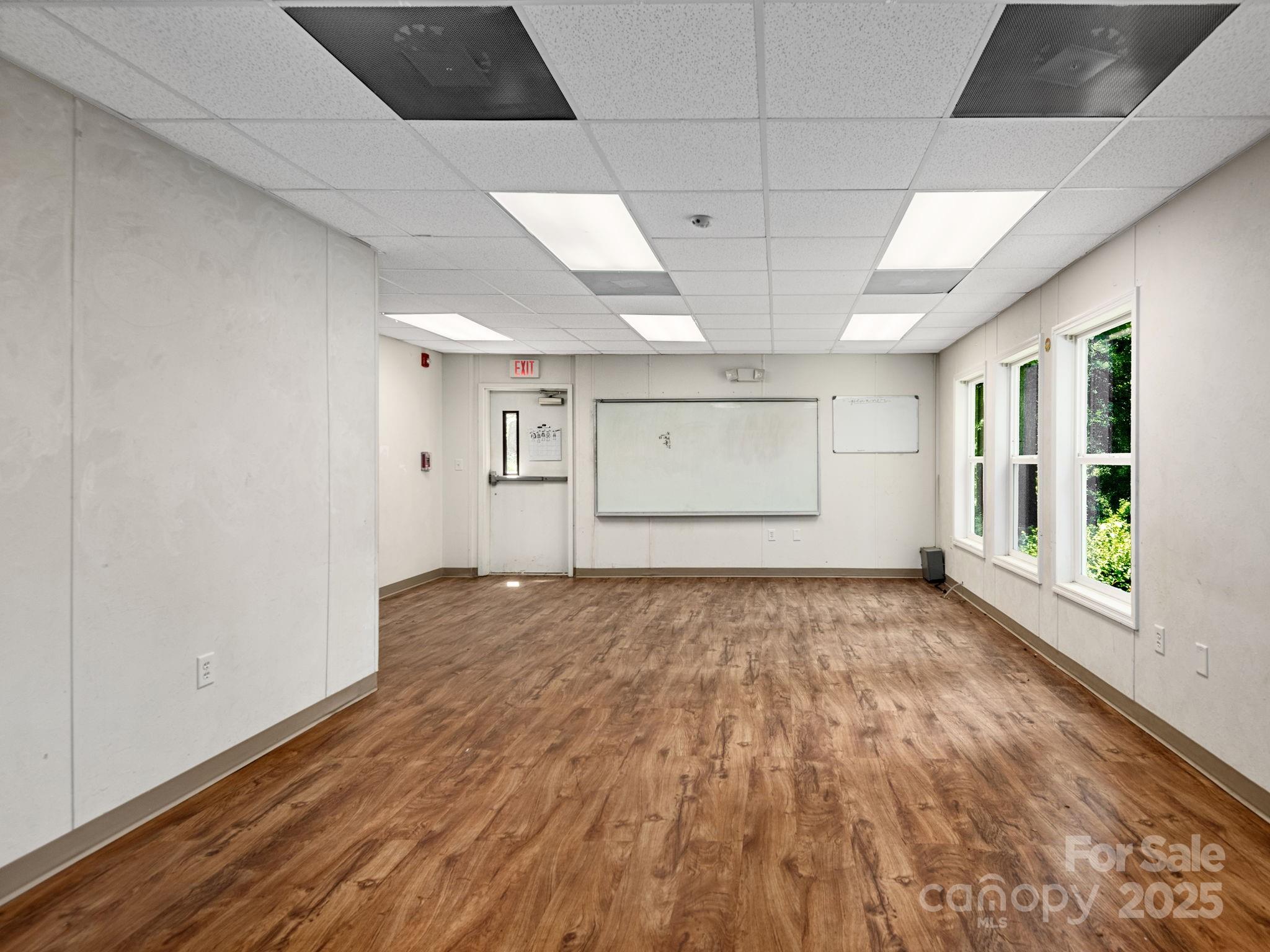 main property photo 27