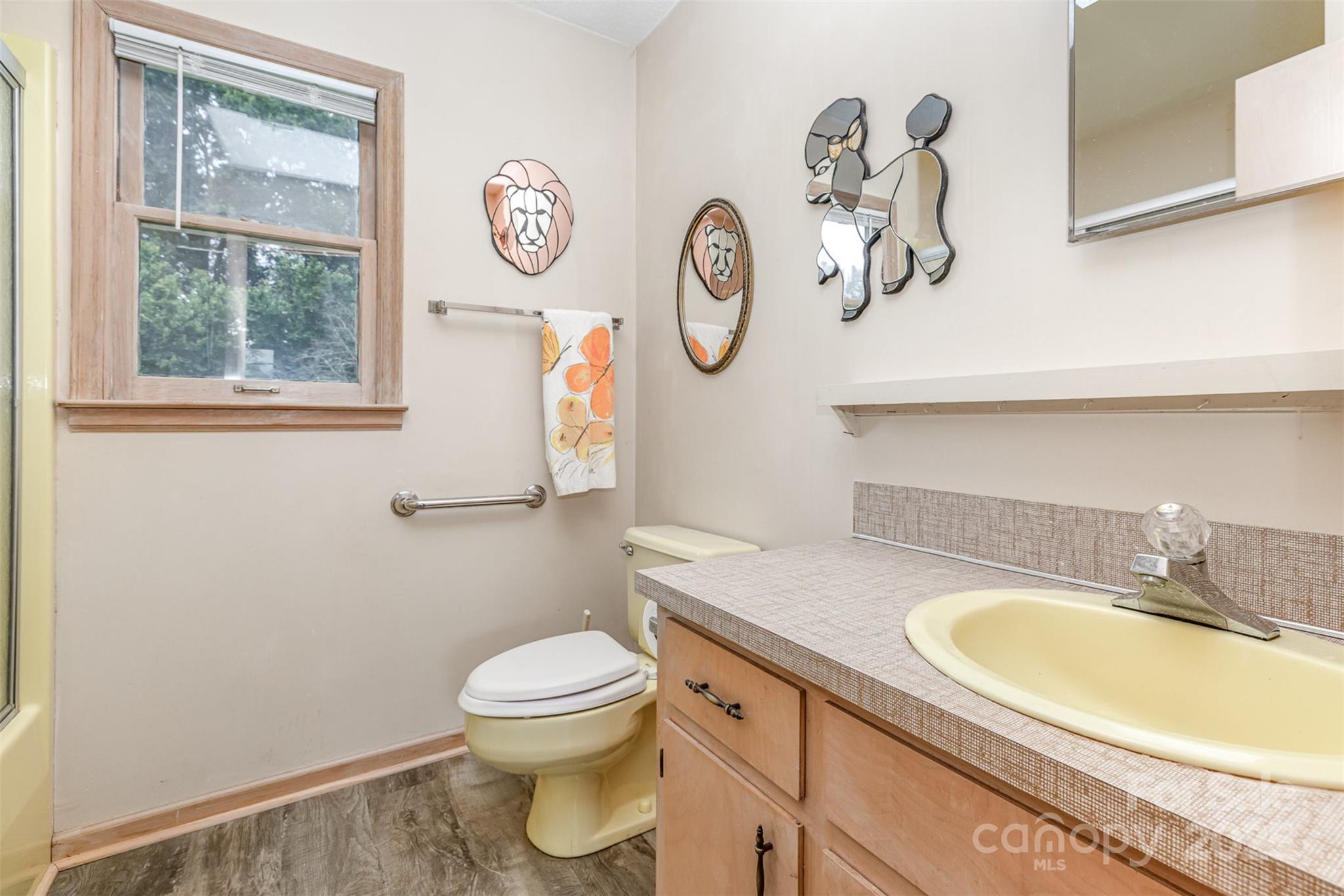 main property photo 11