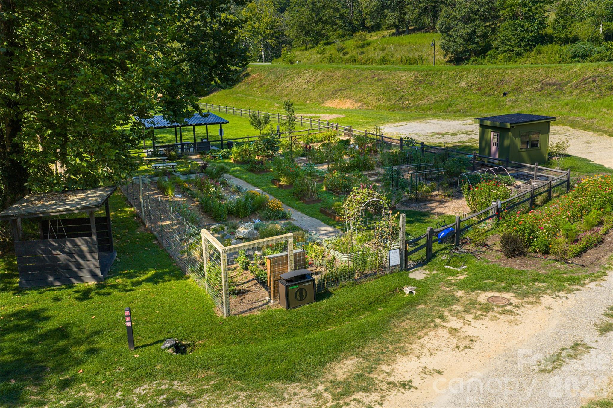 main property photo 30