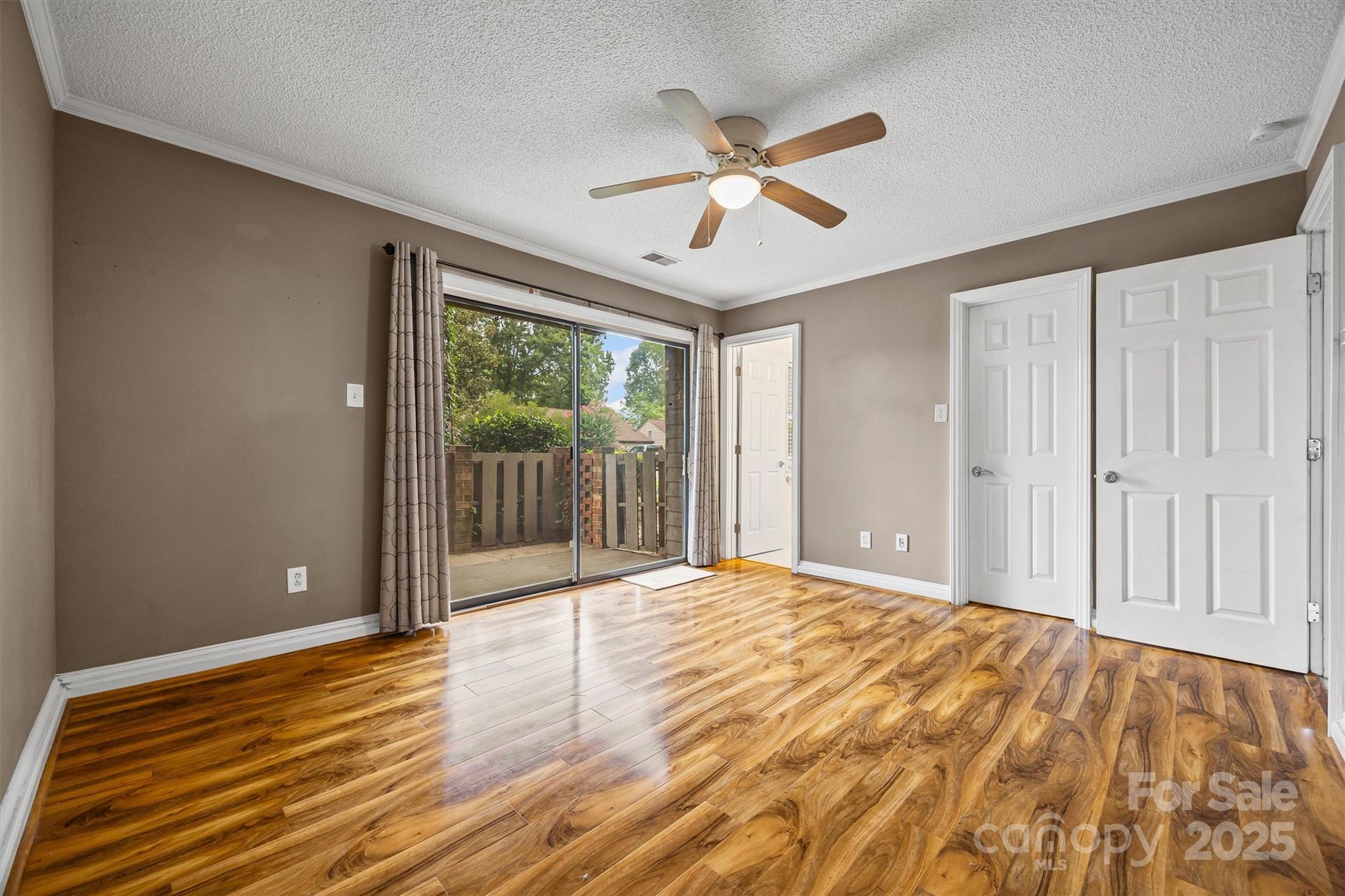 property viewer photo 16
