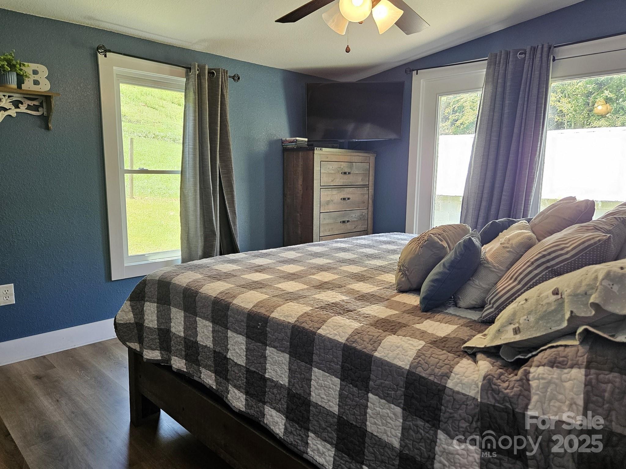 property viewer photo 10