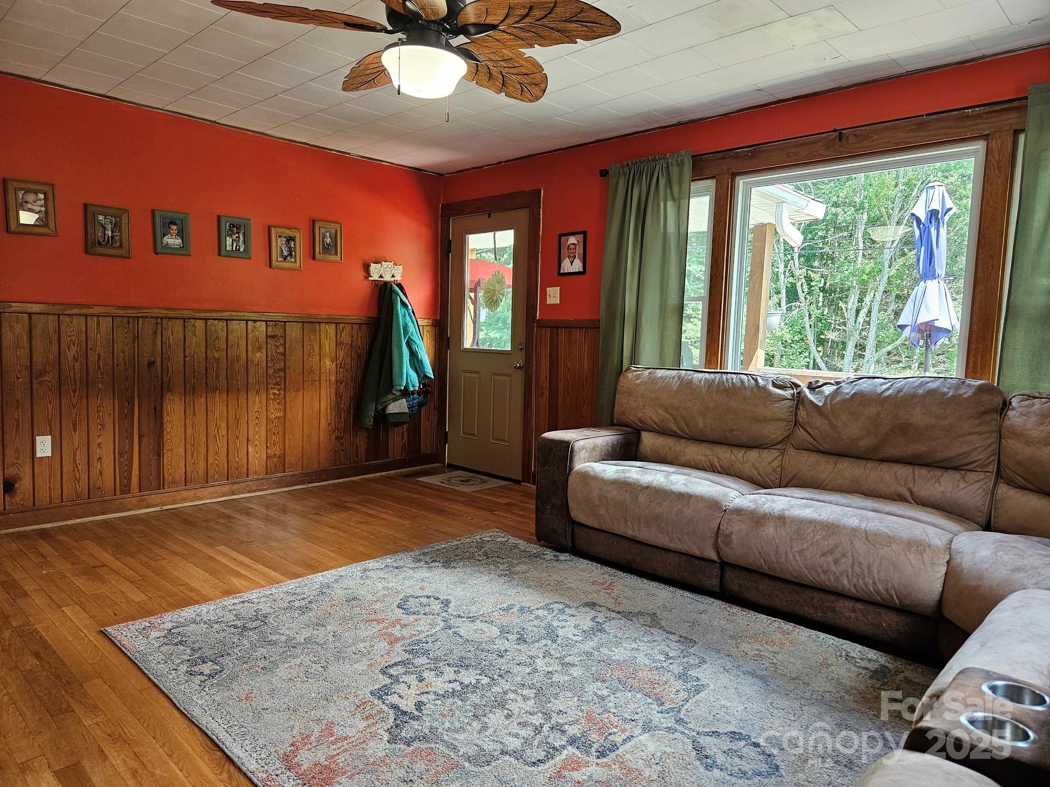 property viewer photo 3