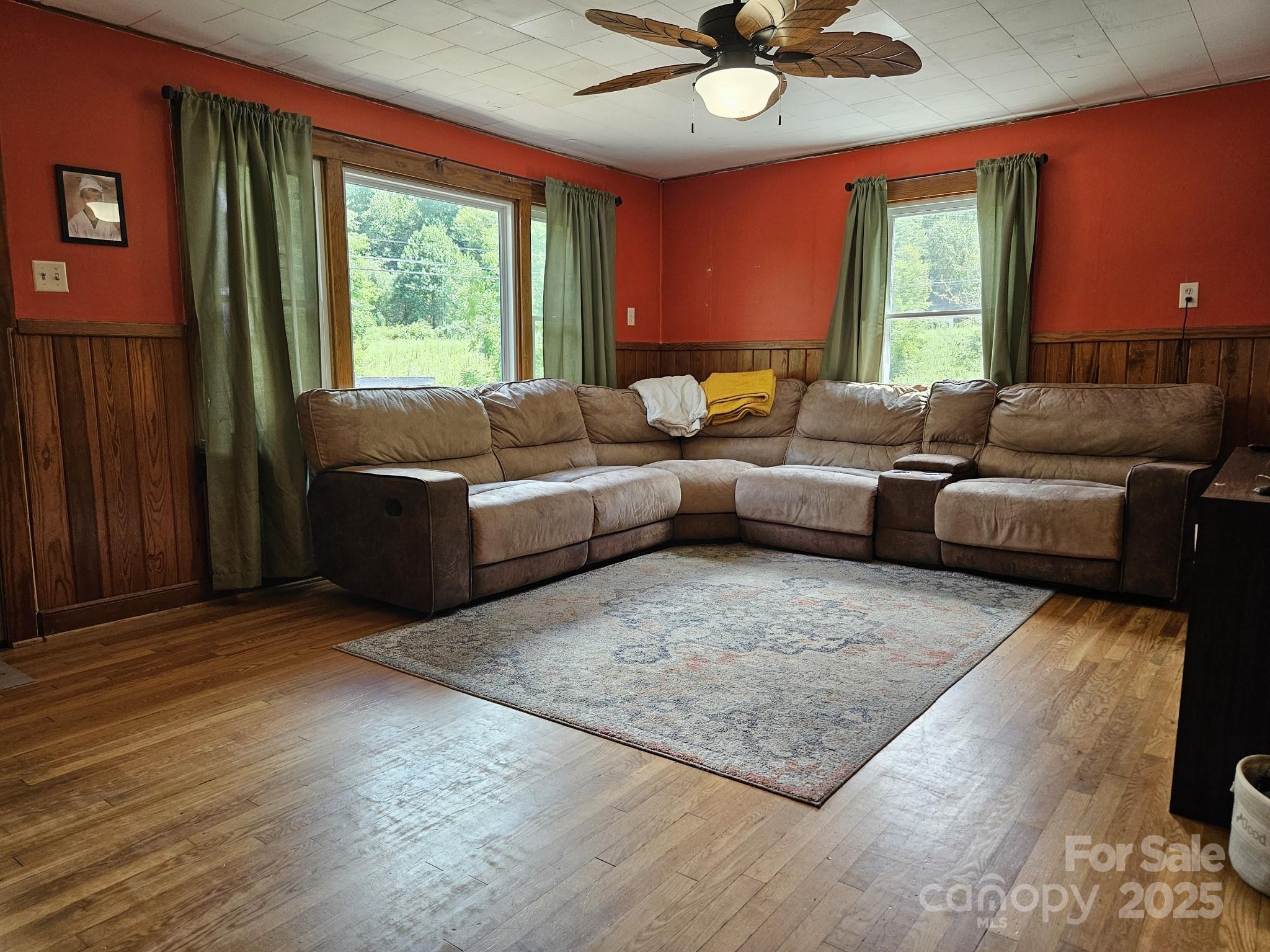 property viewer photo 4