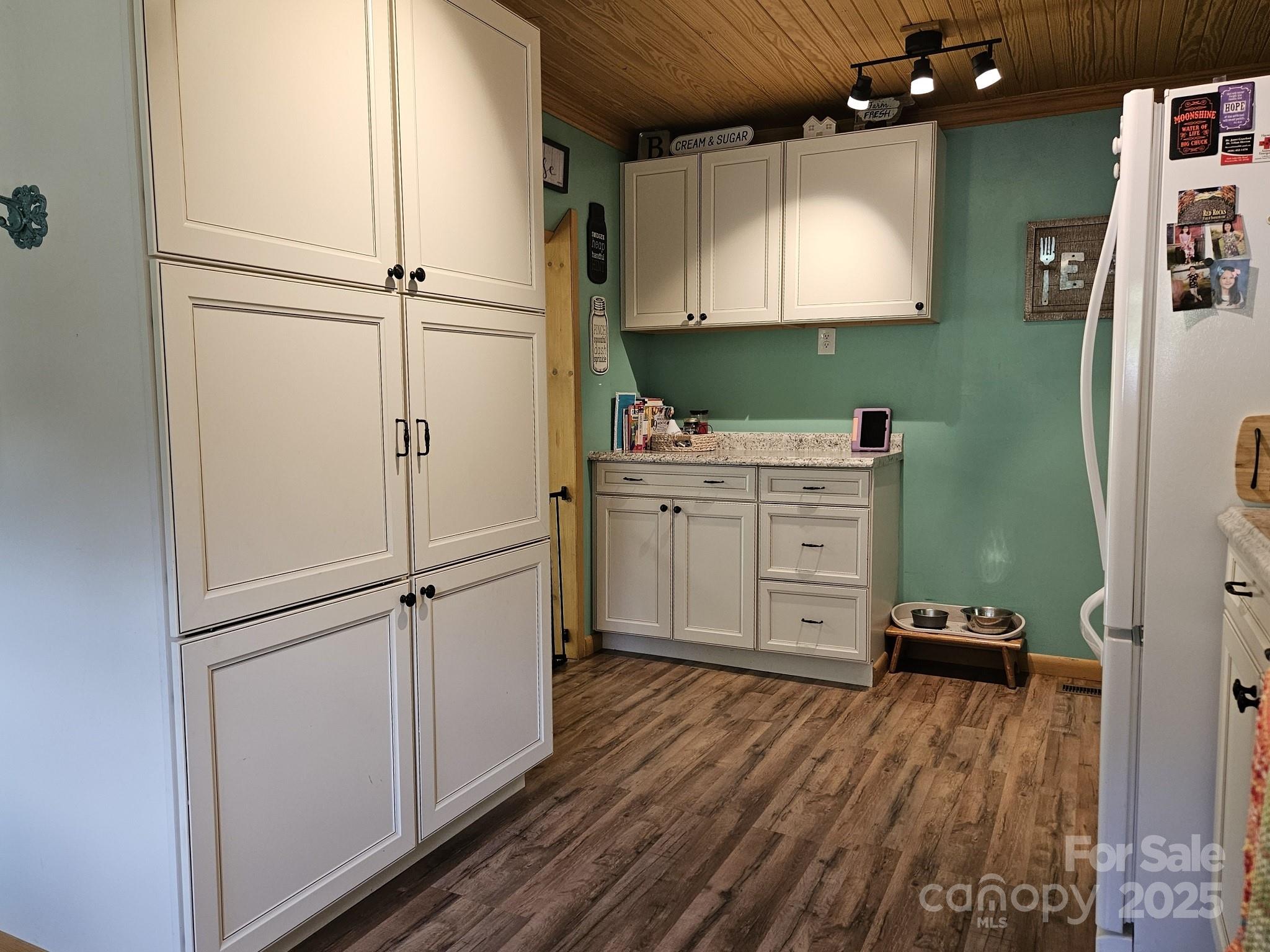 property viewer photo 7