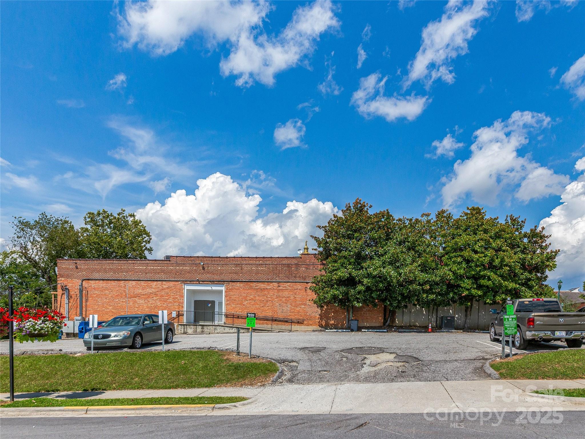 main property photo 37