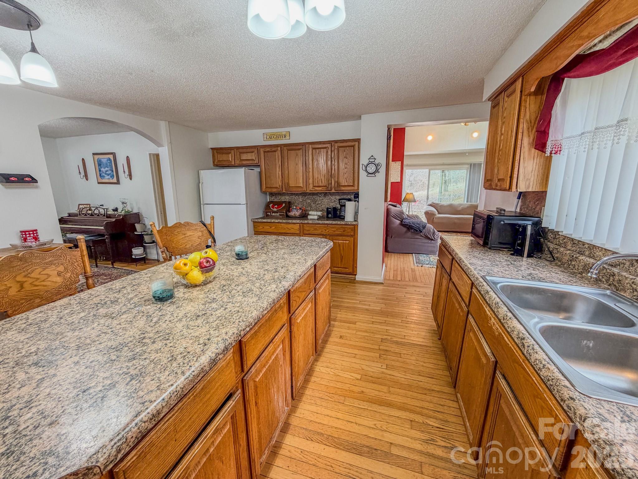 property viewer photo 18