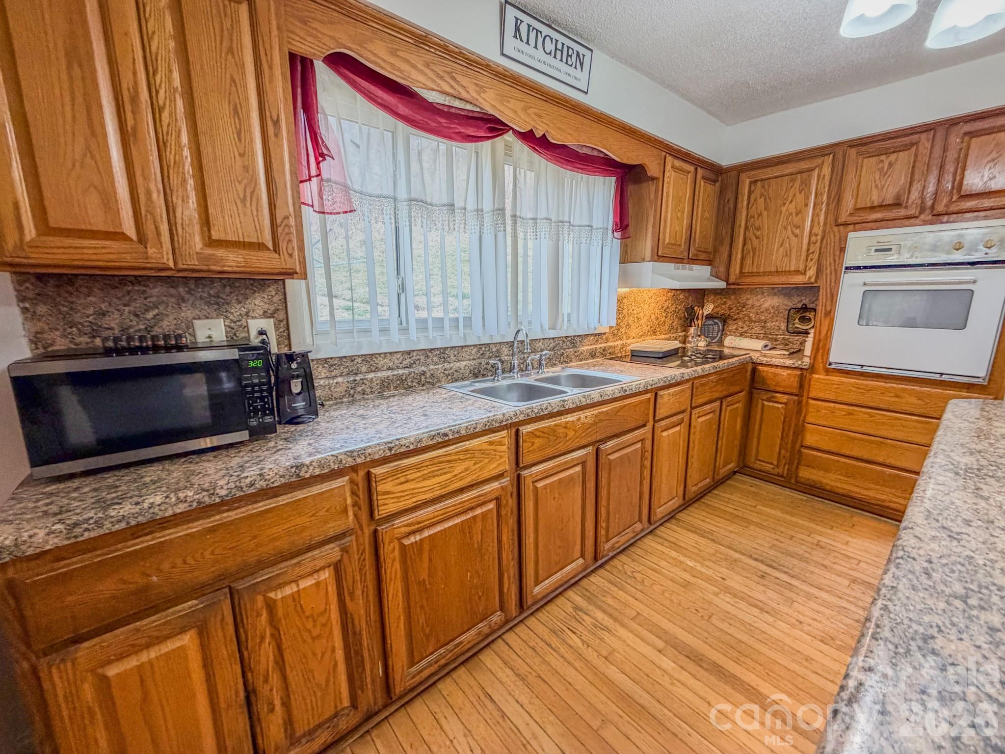 property viewer photo 19