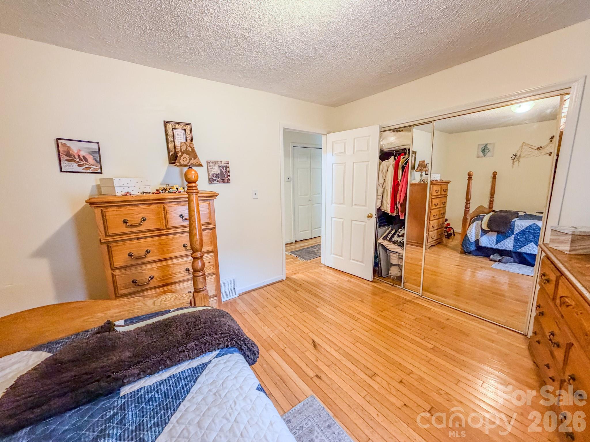 property viewer photo 25