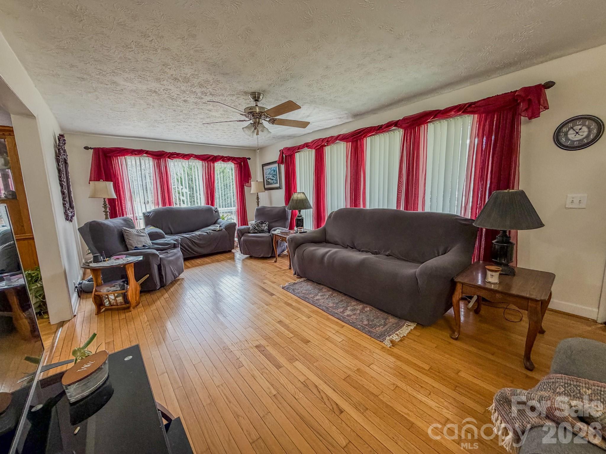 property viewer photo 8