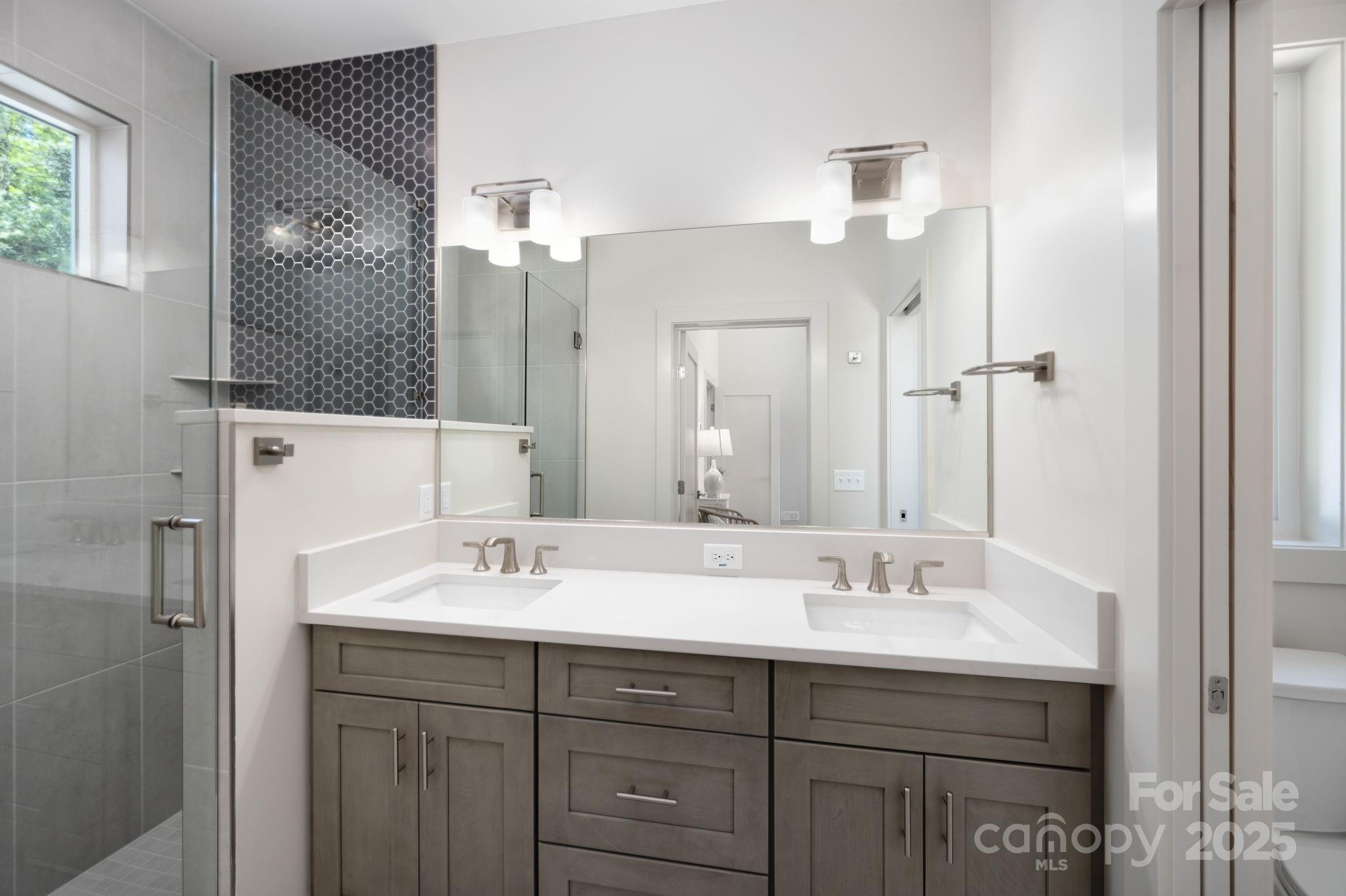 property viewer photo 18