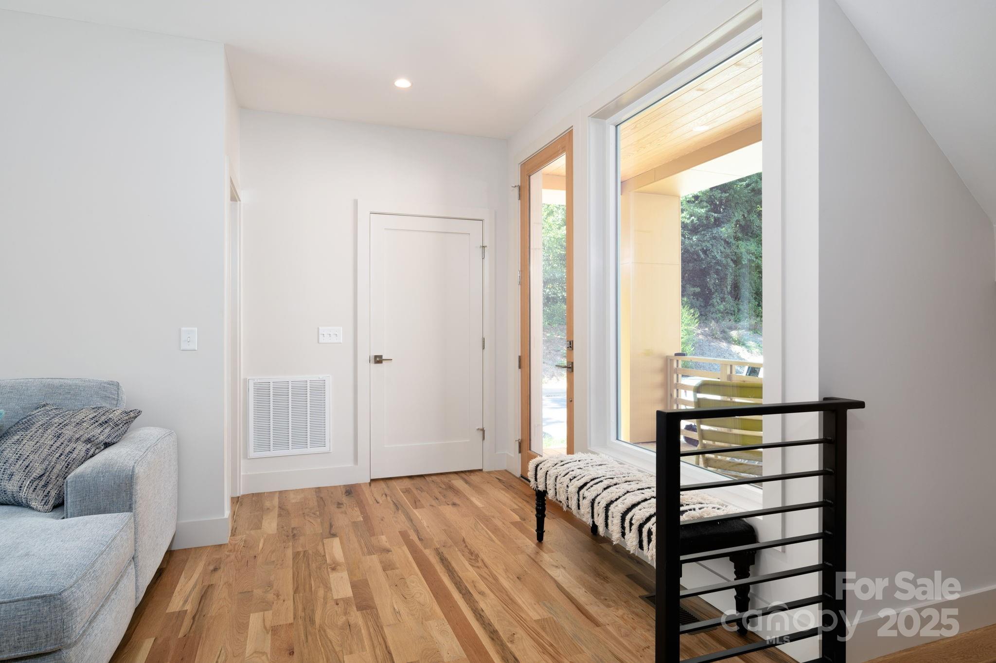 property viewer photo 2