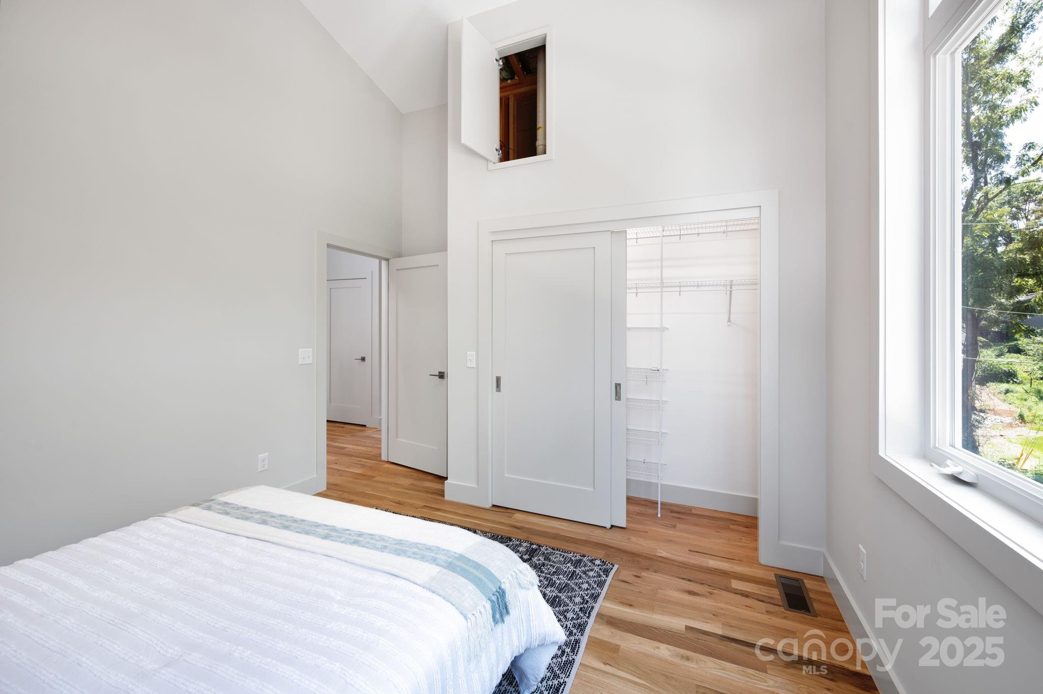 property viewer photo 22