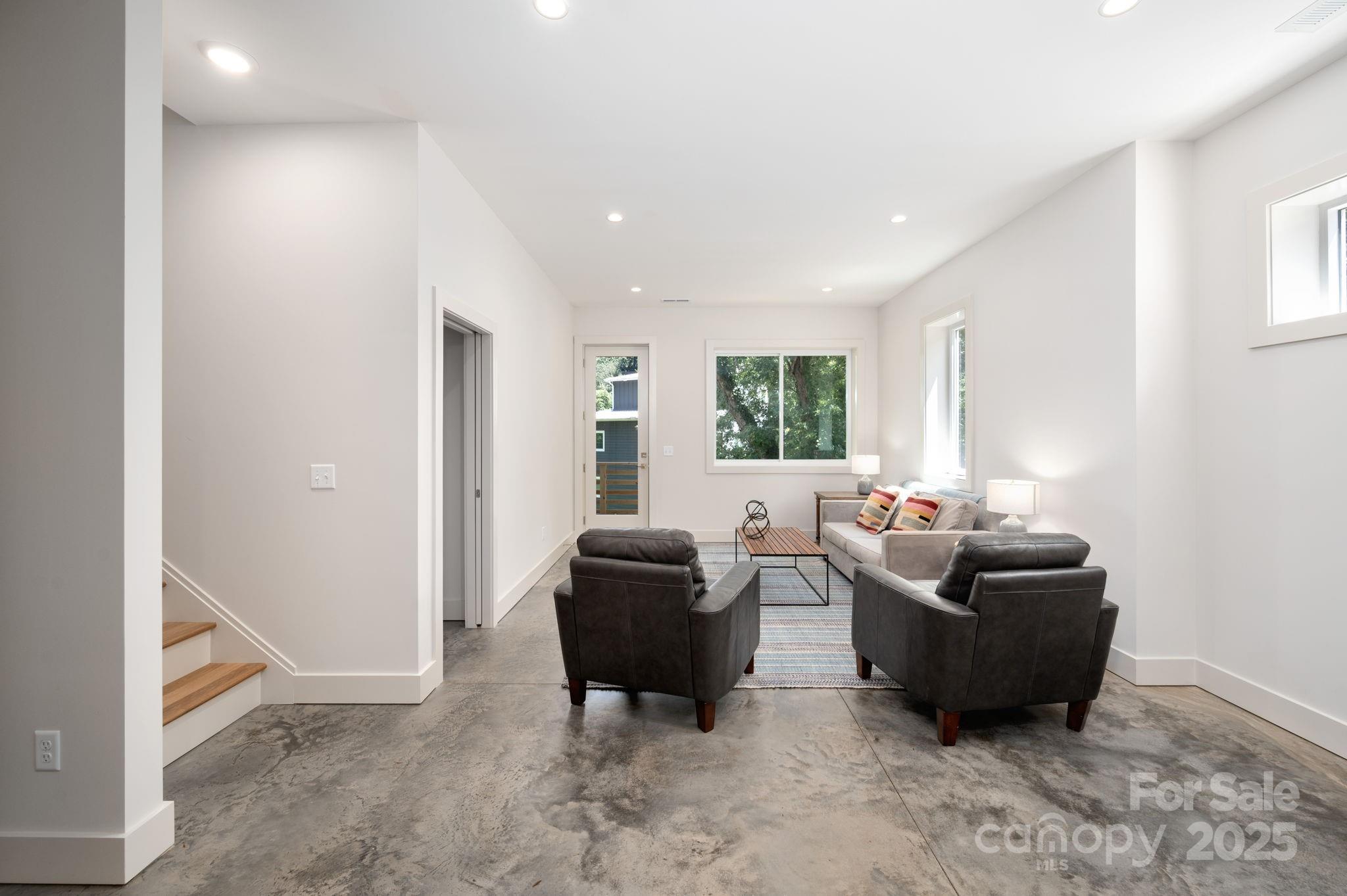 property viewer photo 26