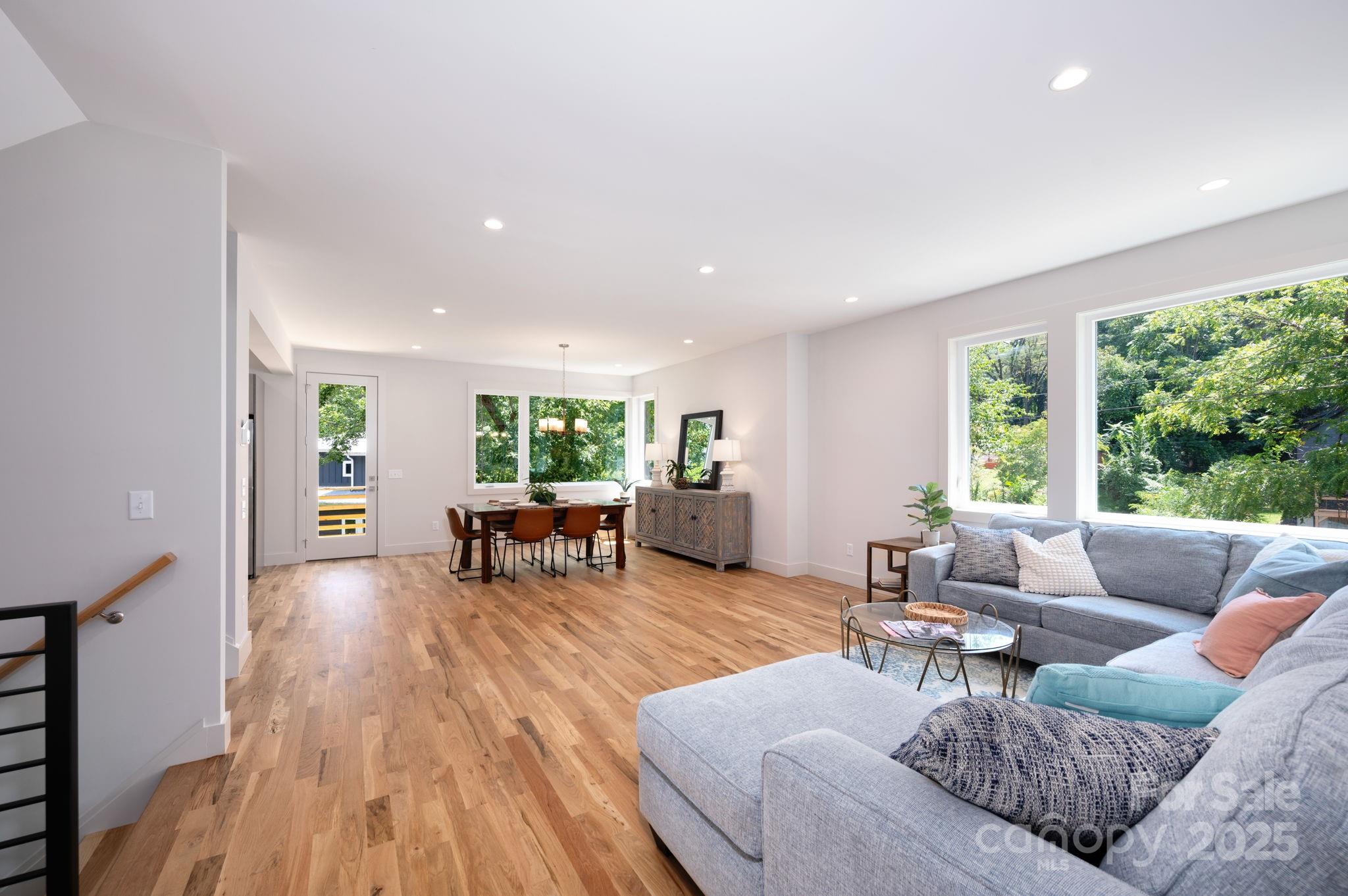property viewer photo 4