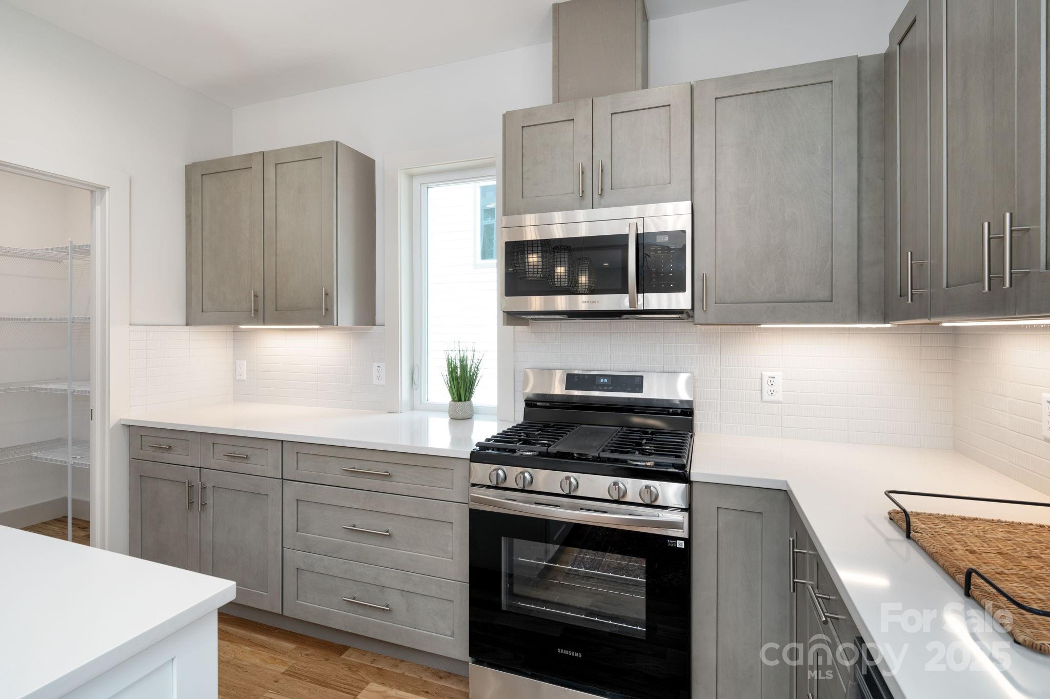 property viewer photo 8