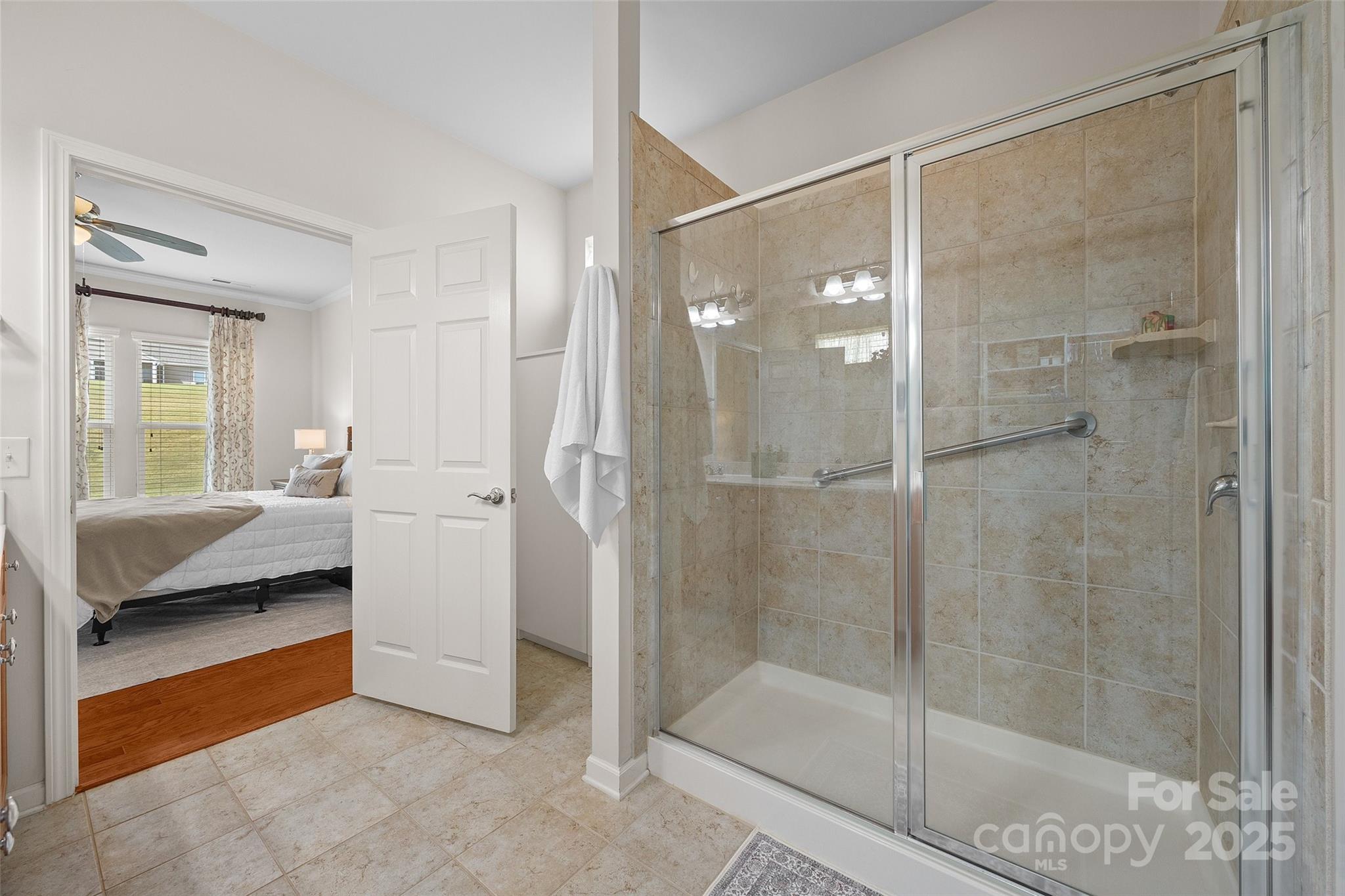 property viewer photo 10